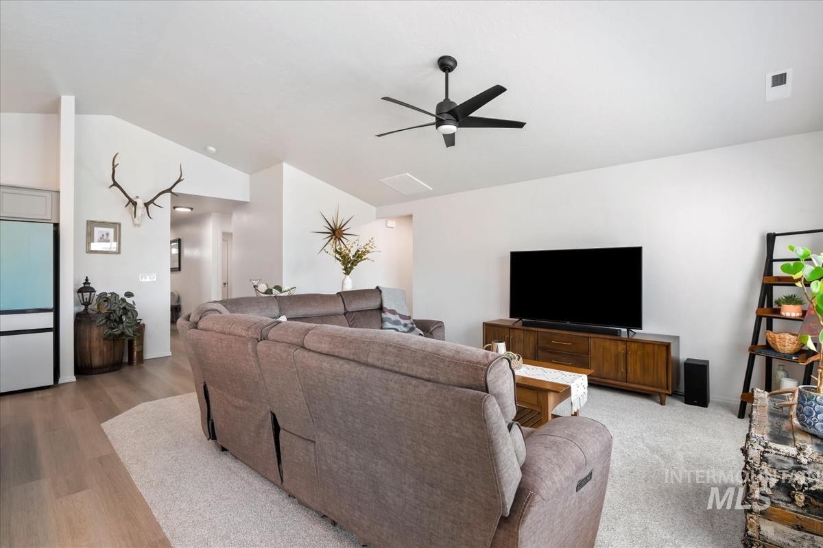 915 Accipiter Pl, Mountain Home, Idaho 83647, 3 Bedrooms, 2 Bathrooms, Residential For Sale, Price $395,000,MLS 98986533