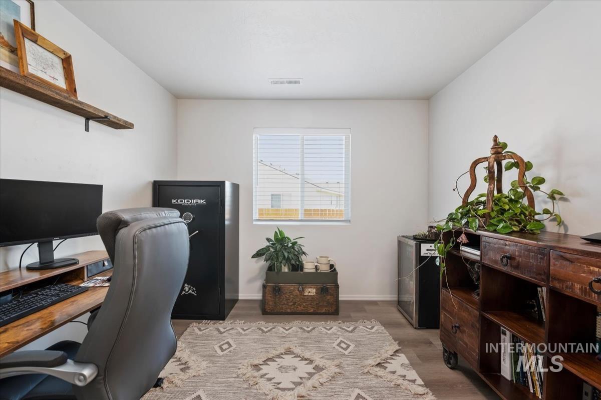 915 Accipiter Pl, Mountain Home, Idaho 83647, 3 Bedrooms, 2 Bathrooms, Residential For Sale, Price $395,000,MLS 98986533