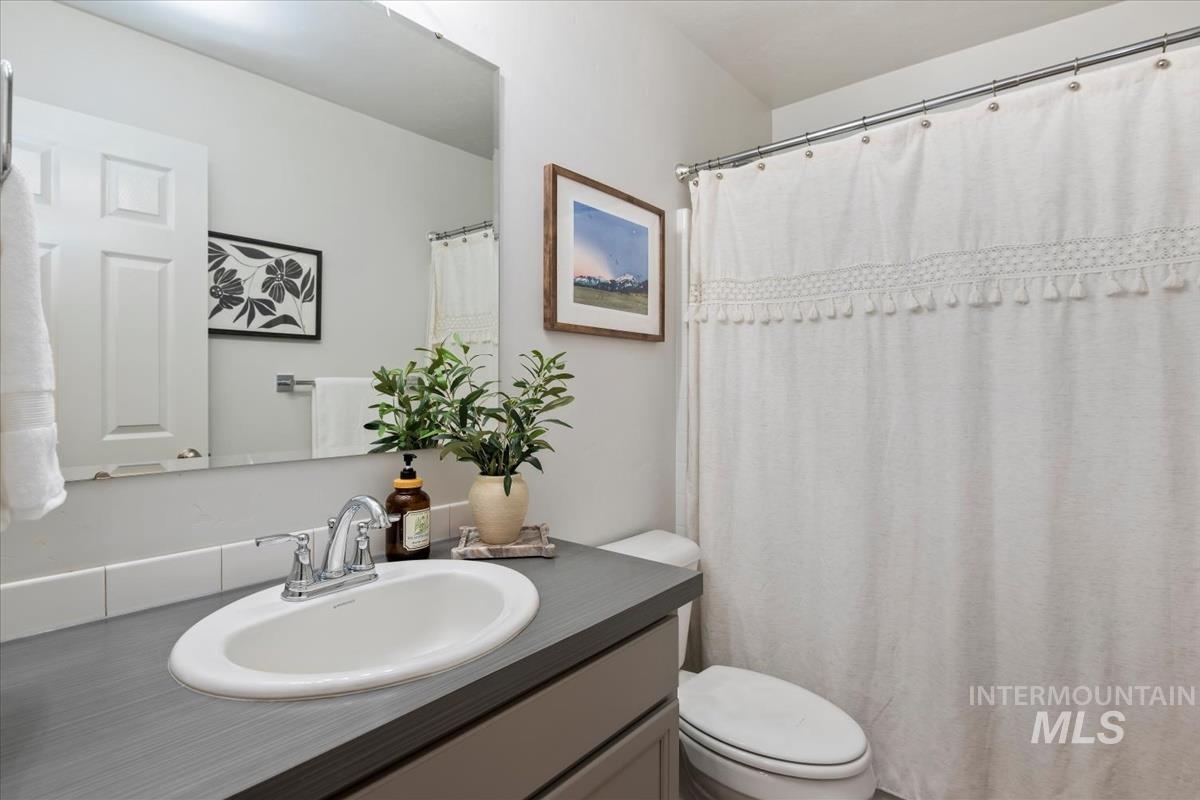 915 Accipiter Pl, Mountain Home, Idaho 83647, 3 Bedrooms, 2 Bathrooms, Residential For Sale, Price $395,000,MLS 98986533