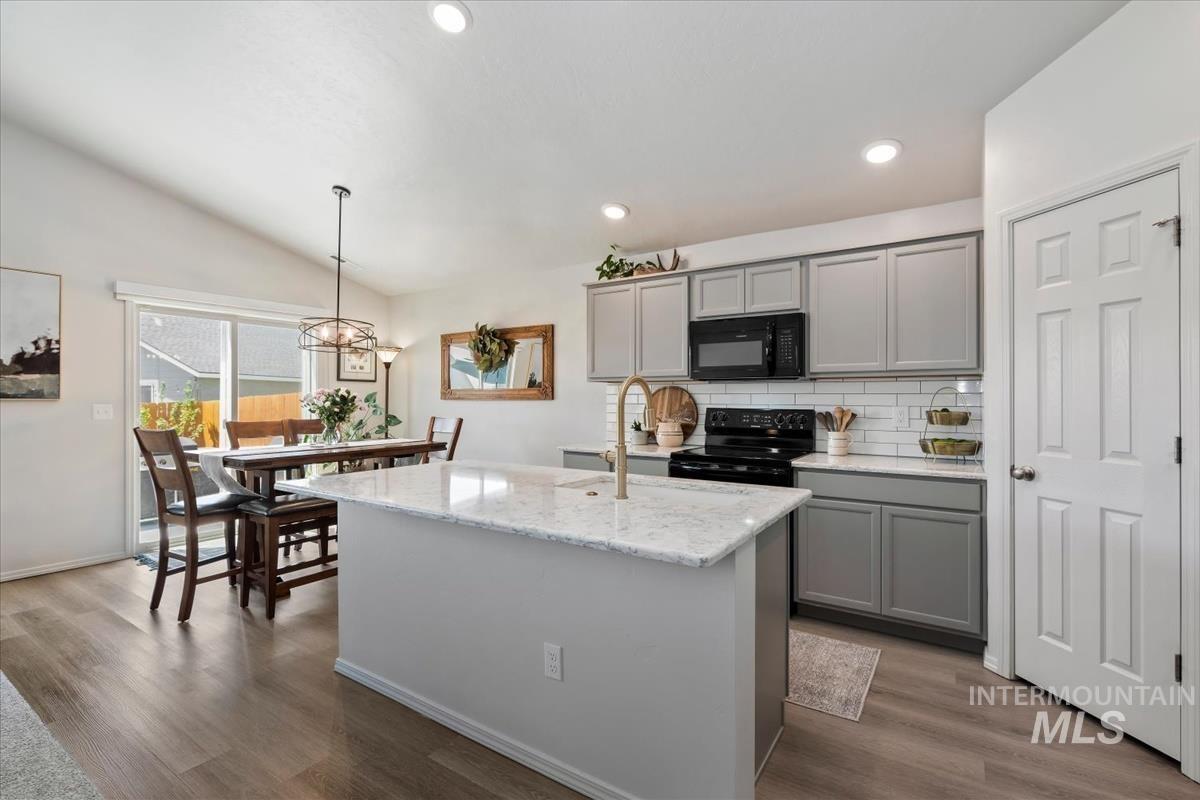 915 Accipiter Pl, Mountain Home, Idaho 83647, 3 Bedrooms, 2 Bathrooms, Residential For Sale, Price $395,000,MLS 98986533