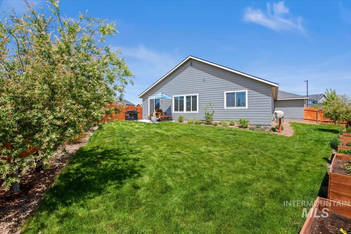 915 Accipiter Pl, Mountain Home, Idaho 83647, 3 Bedrooms, 2 Bathrooms, Residential For Sale, Price $395,000,MLS 98986533