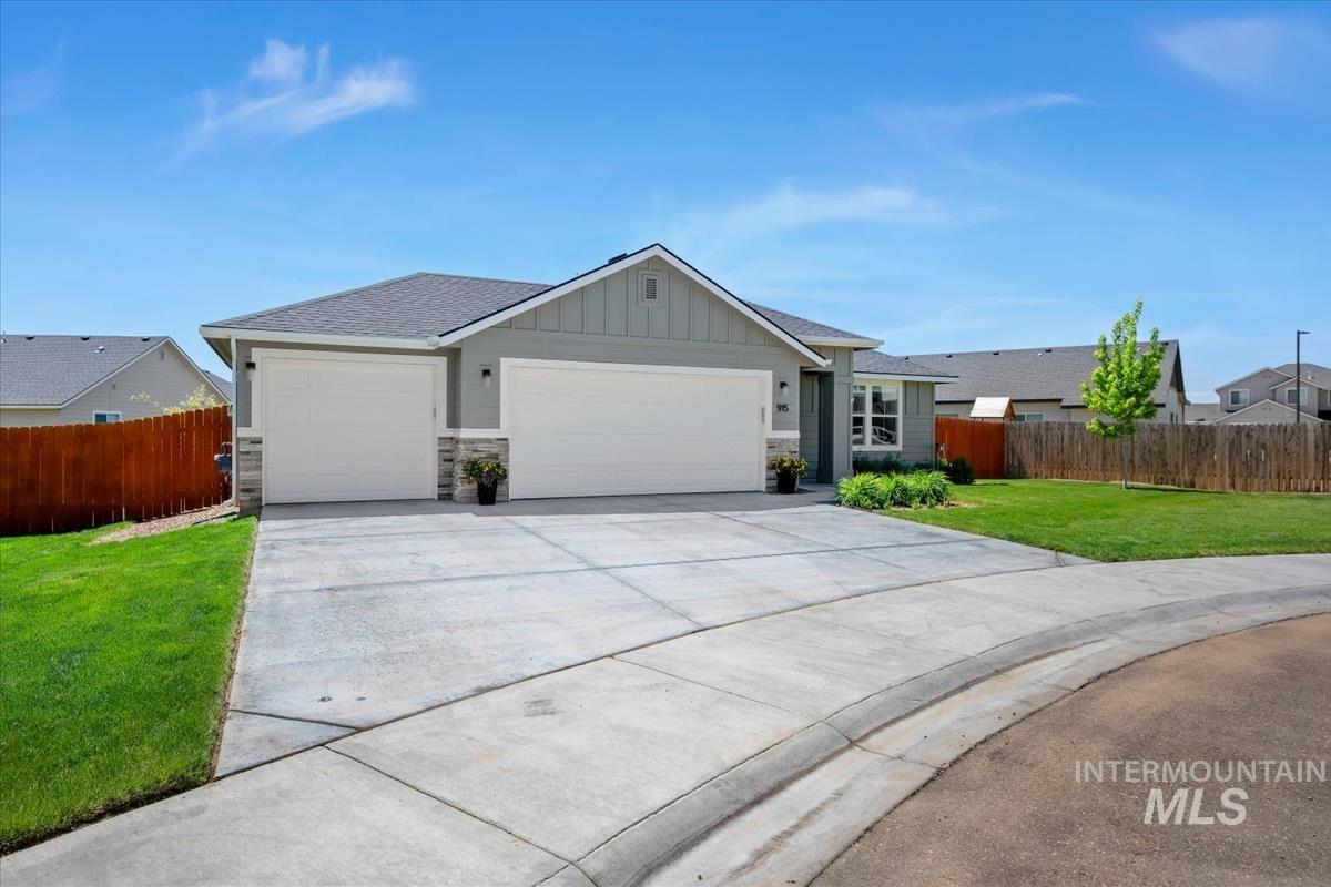 915 Accipiter Pl, Mountain Home, Idaho 83647, 3 Bedrooms, 2 Bathrooms, Residential For Sale, Price $395,000,MLS 98986533