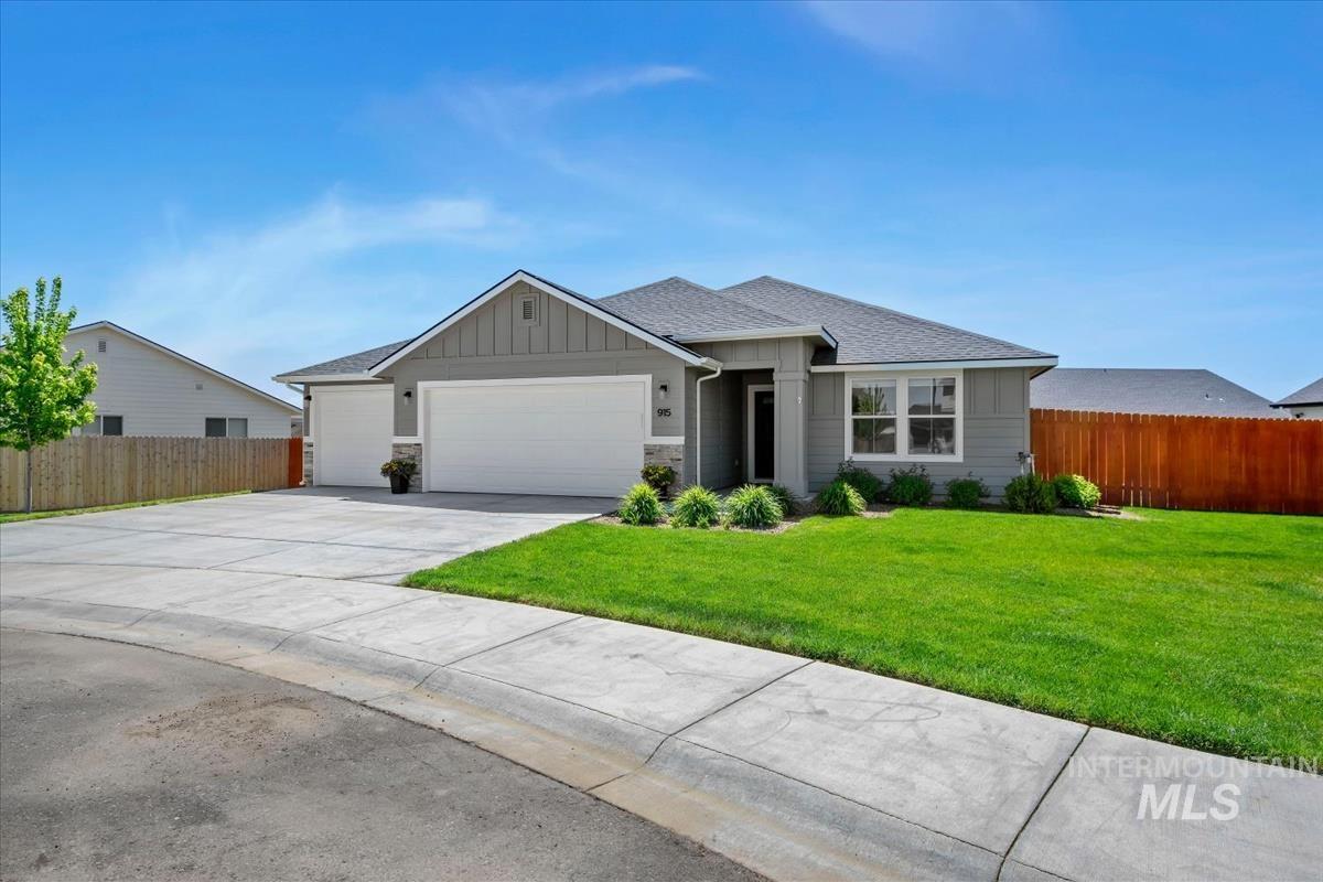 915 Accipiter Pl, Mountain Home, Idaho 83647, 3 Bedrooms, 2 Bathrooms, Residential For Sale, Price $395,000,MLS 98986533