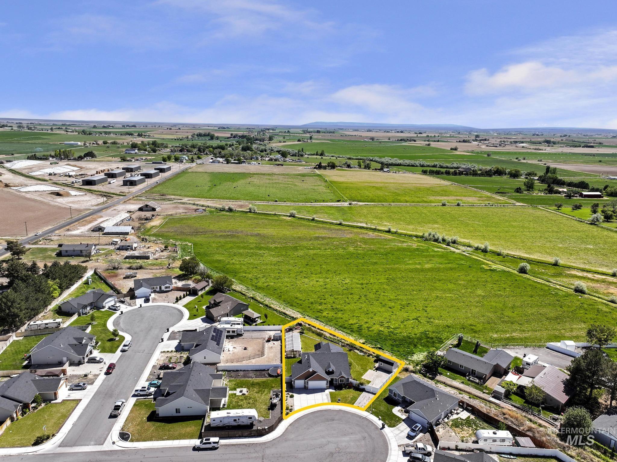 1489 Summer Springs, Buhl, Idaho 83301, 3 Bedrooms, 2 Bathrooms, Residential For Sale, Price $429,900,MLS 98986540