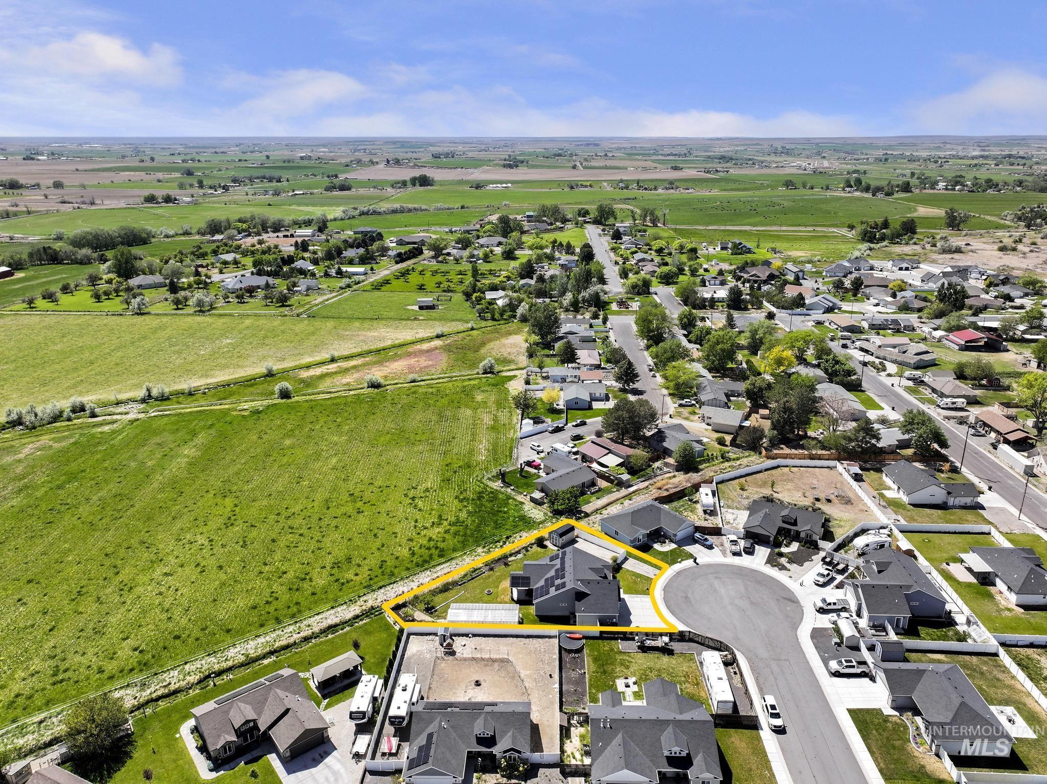 1489 Summer Springs, Buhl, Idaho 83301, 3 Bedrooms, 2 Bathrooms, Residential For Sale, Price $429,900,MLS 98986540