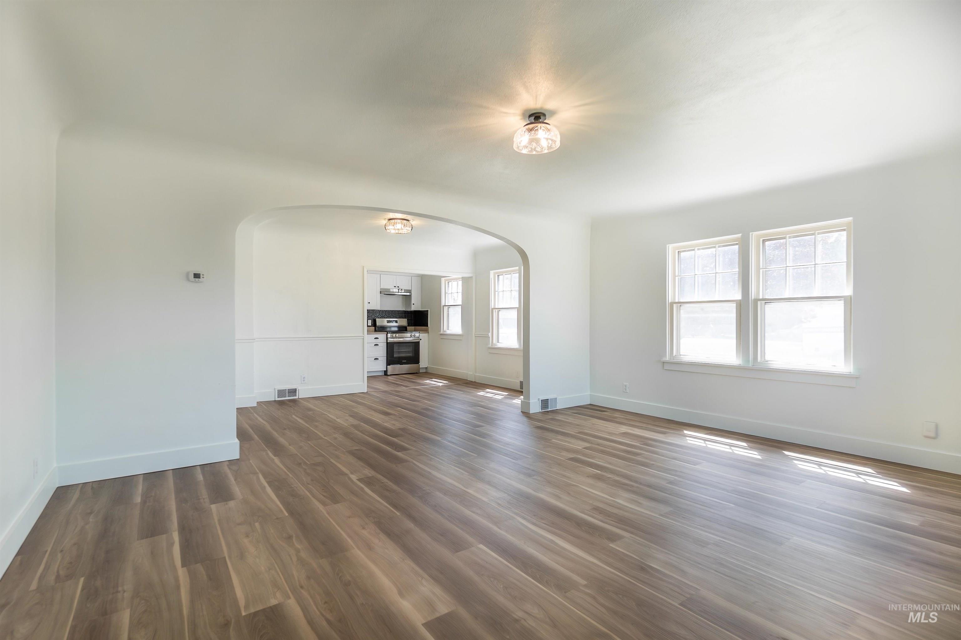 1124 14th Ave S, Nampa, Idaho 83651, 5 Bedrooms, 2 Bathrooms, Residential For Sale, Price $434,999, 98986542