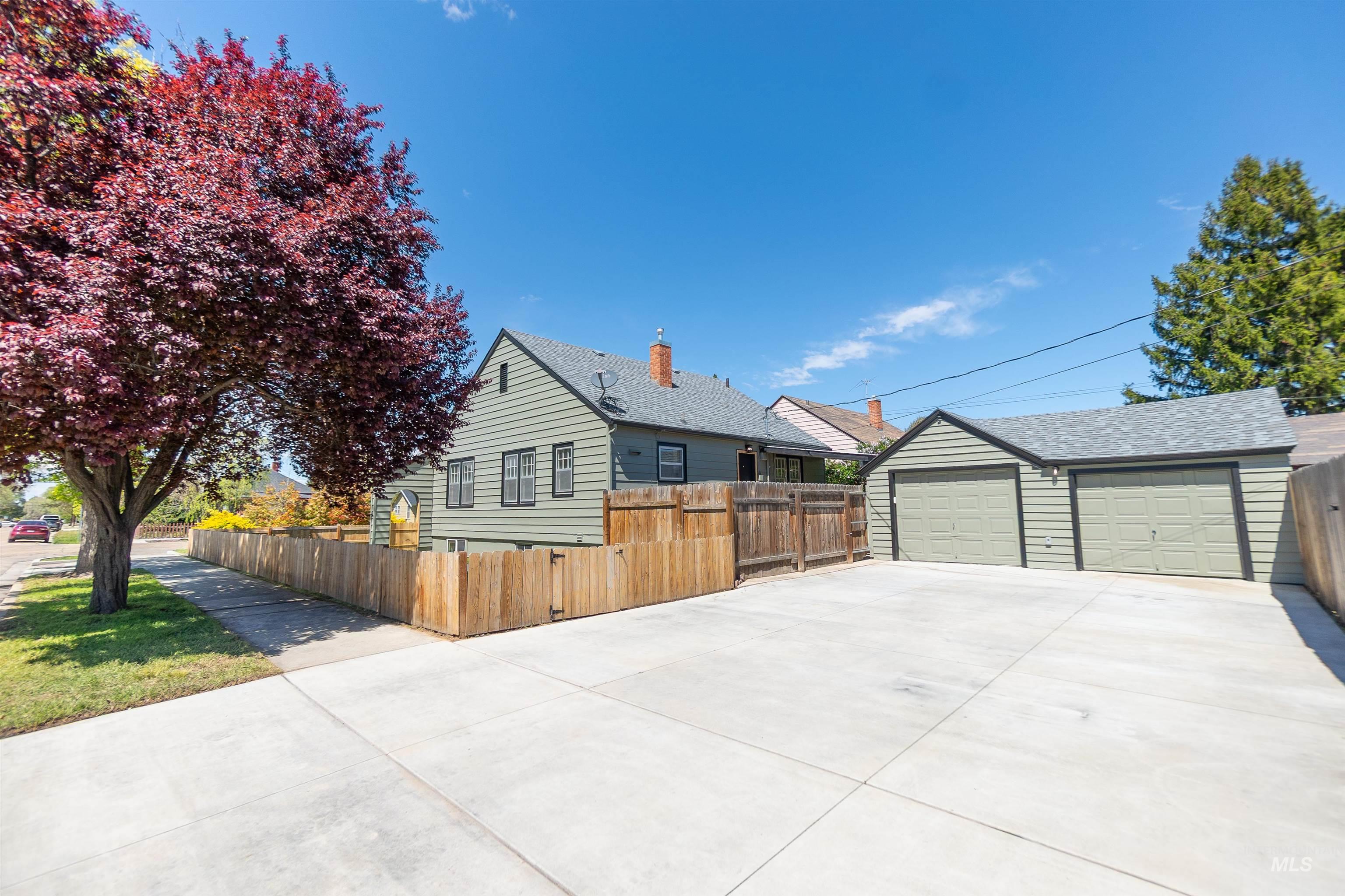 1124 14th Ave S, Nampa, Idaho 83651, 5 Bedrooms, 2 Bathrooms, Residential For Sale, Price $434,999, 98986542