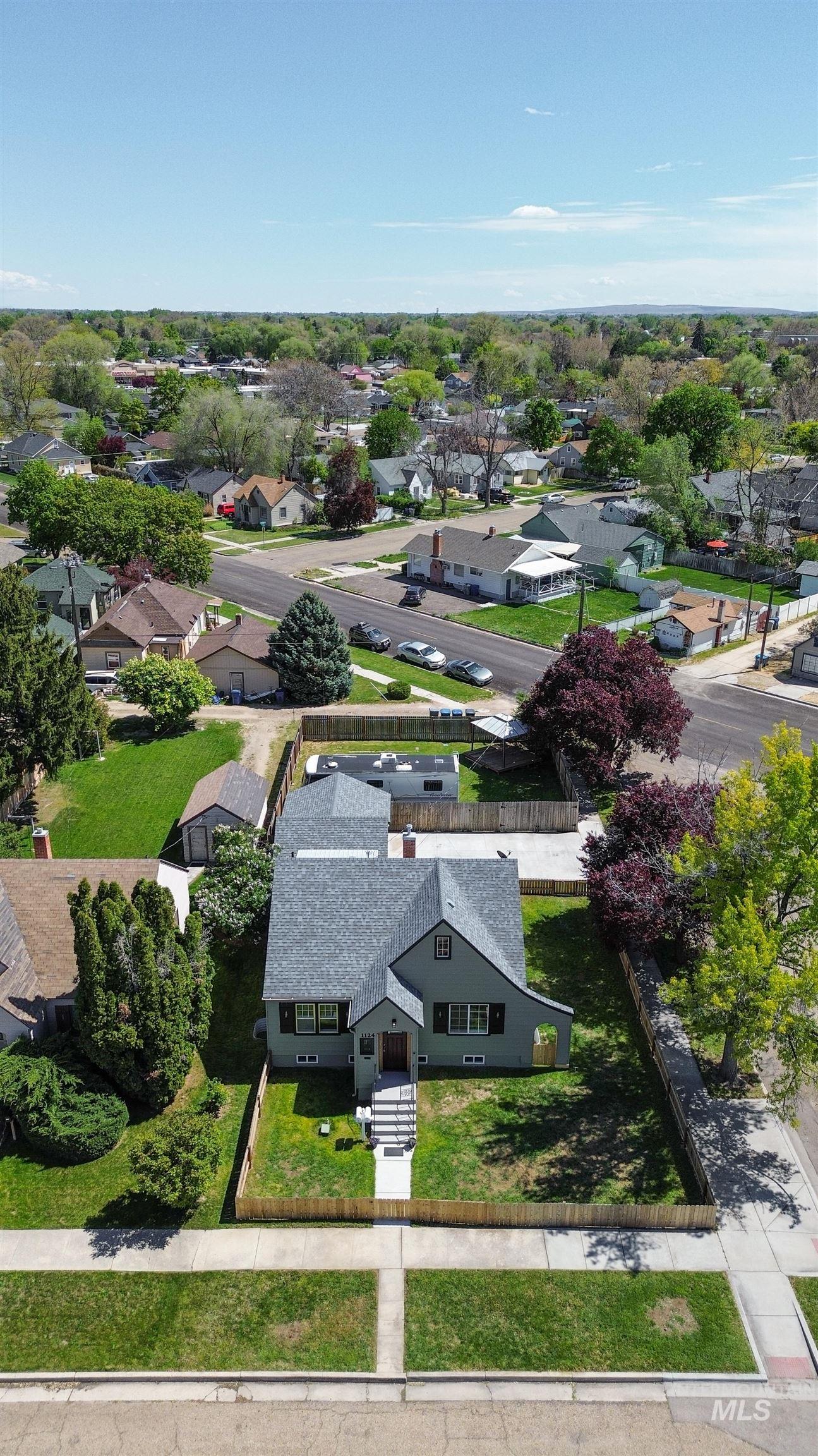 1124 14th Ave S, Nampa, Idaho 83651, 5 Bedrooms, 2 Bathrooms, Residential For Sale, Price $434,999, 98986542