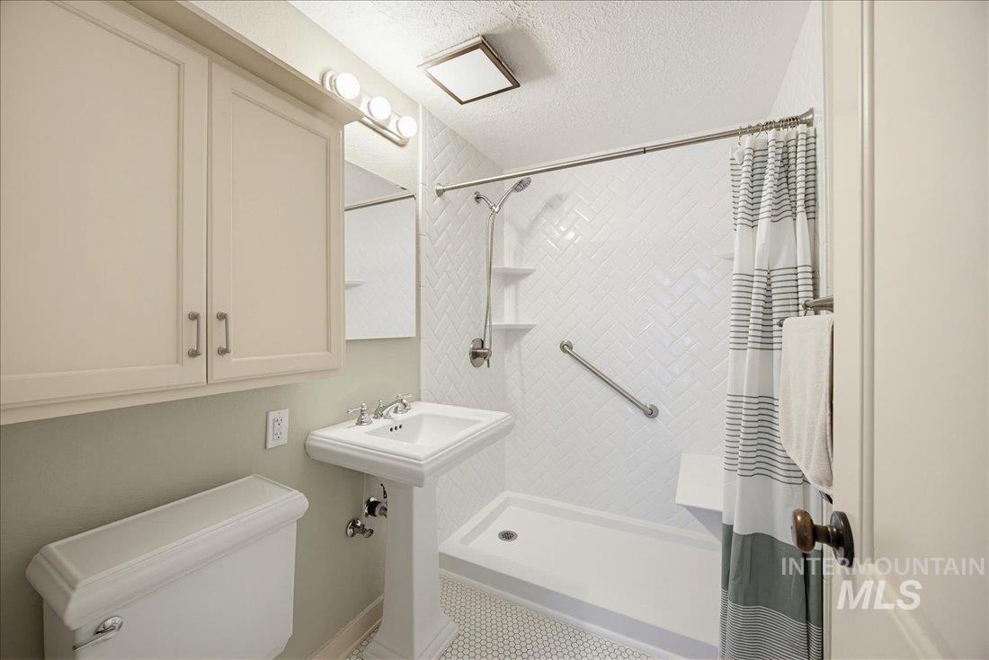 423 W Village Lane, Boise, Idaho 83702, 2 Bedrooms, 1 Bathroom, Residential For Sale, Price $299,900, 98986550