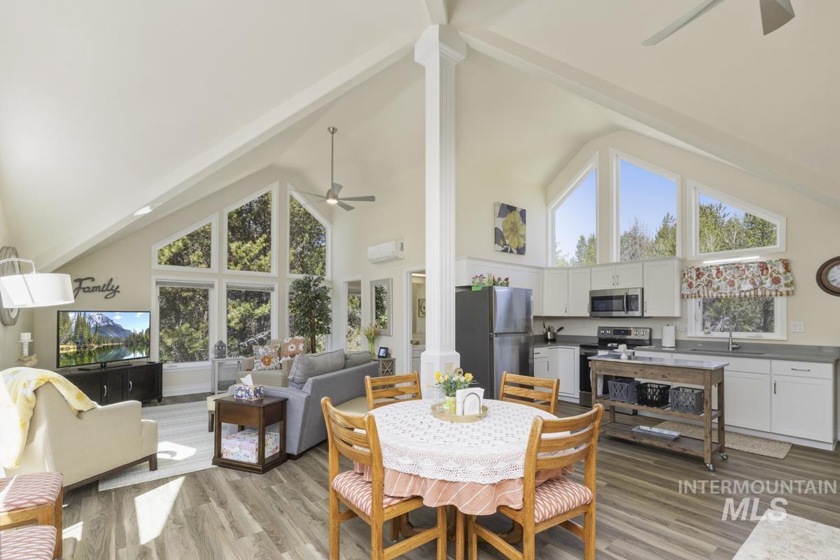 79 Sun Valley Place, Cascade, Idaho 83611, 2 Bedrooms, 3 Bathrooms, Residential For Sale, Price $559,000, 98986554