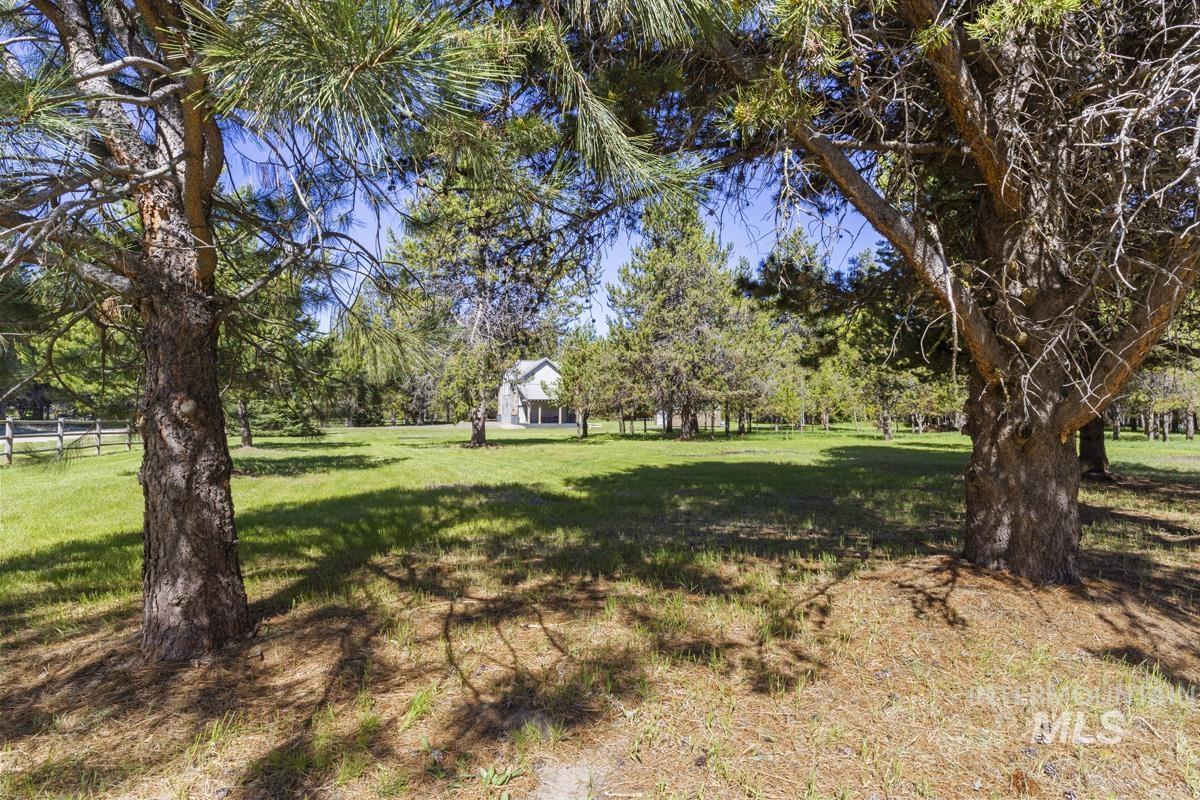 79 Sun Valley Place, Cascade, Idaho 83611, 2 Bedrooms, 3 Bathrooms, Residential For Sale, Price $559,000, 98986554