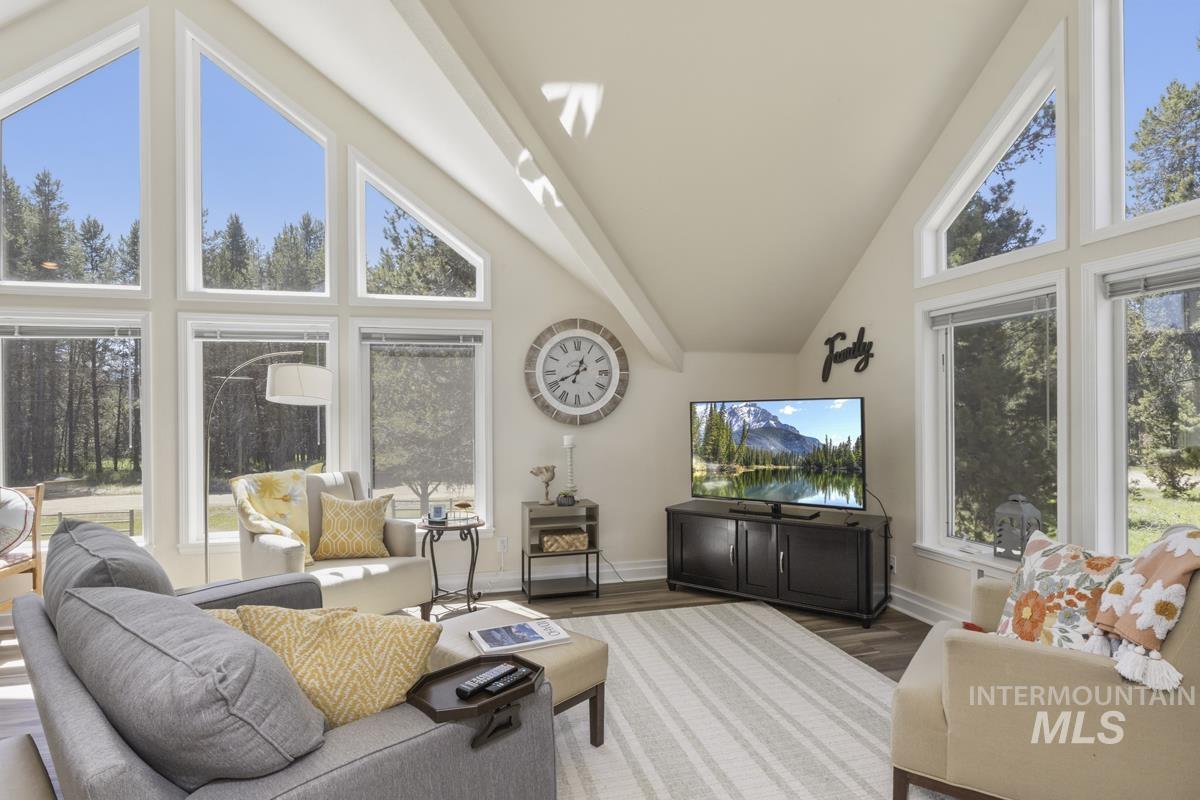 79 Sun Valley Place, Cascade, Idaho 83611, 2 Bedrooms, 3 Bathrooms, Residential For Sale, Price $559,000, 98986554