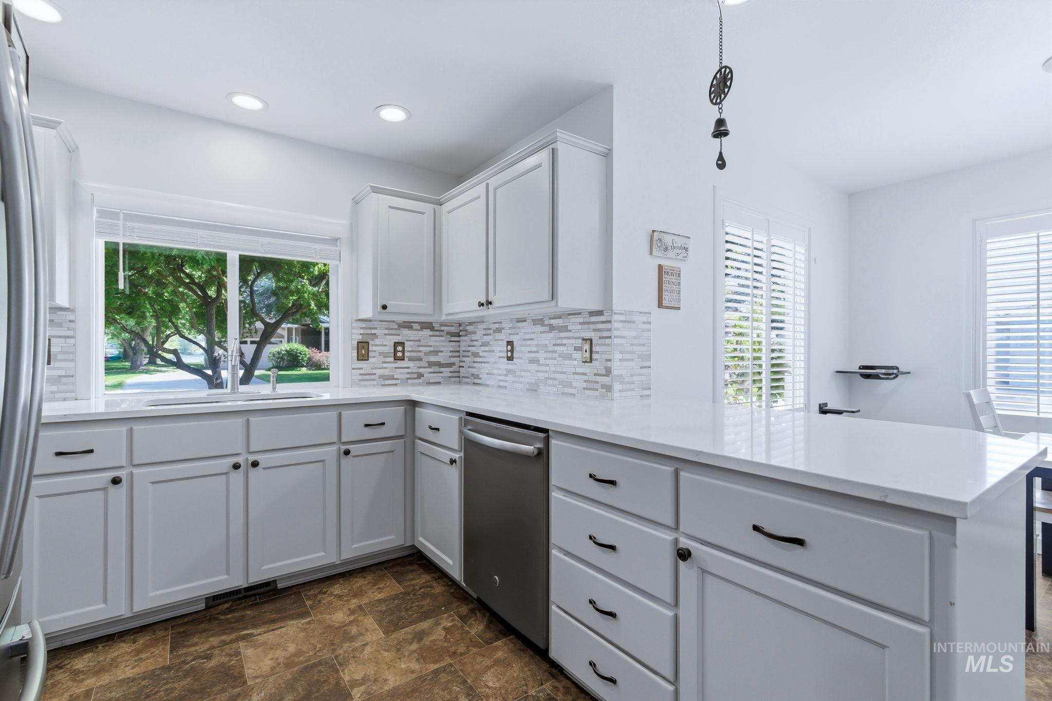5562 Beachfront Lane, Boise, Idaho 83703, 3 Bedrooms, 2 Bathrooms, Residential For Sale, Price $625,000, 98986564