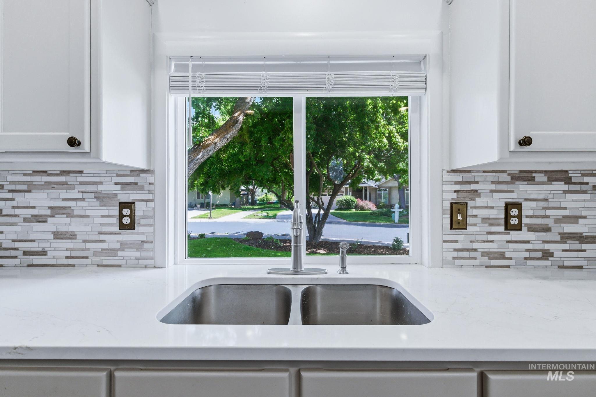 5562 Beachfront Lane, Boise, Idaho 83703, 3 Bedrooms, 2 Bathrooms, Residential For Sale, Price $625,000, 98986564