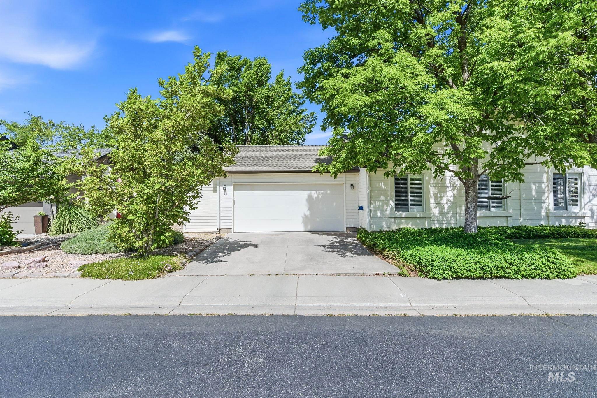 5562 Beachfront Lane, Boise, Idaho 83703, 3 Bedrooms, 2 Bathrooms, Residential For Sale, Price $625,000, 98986564