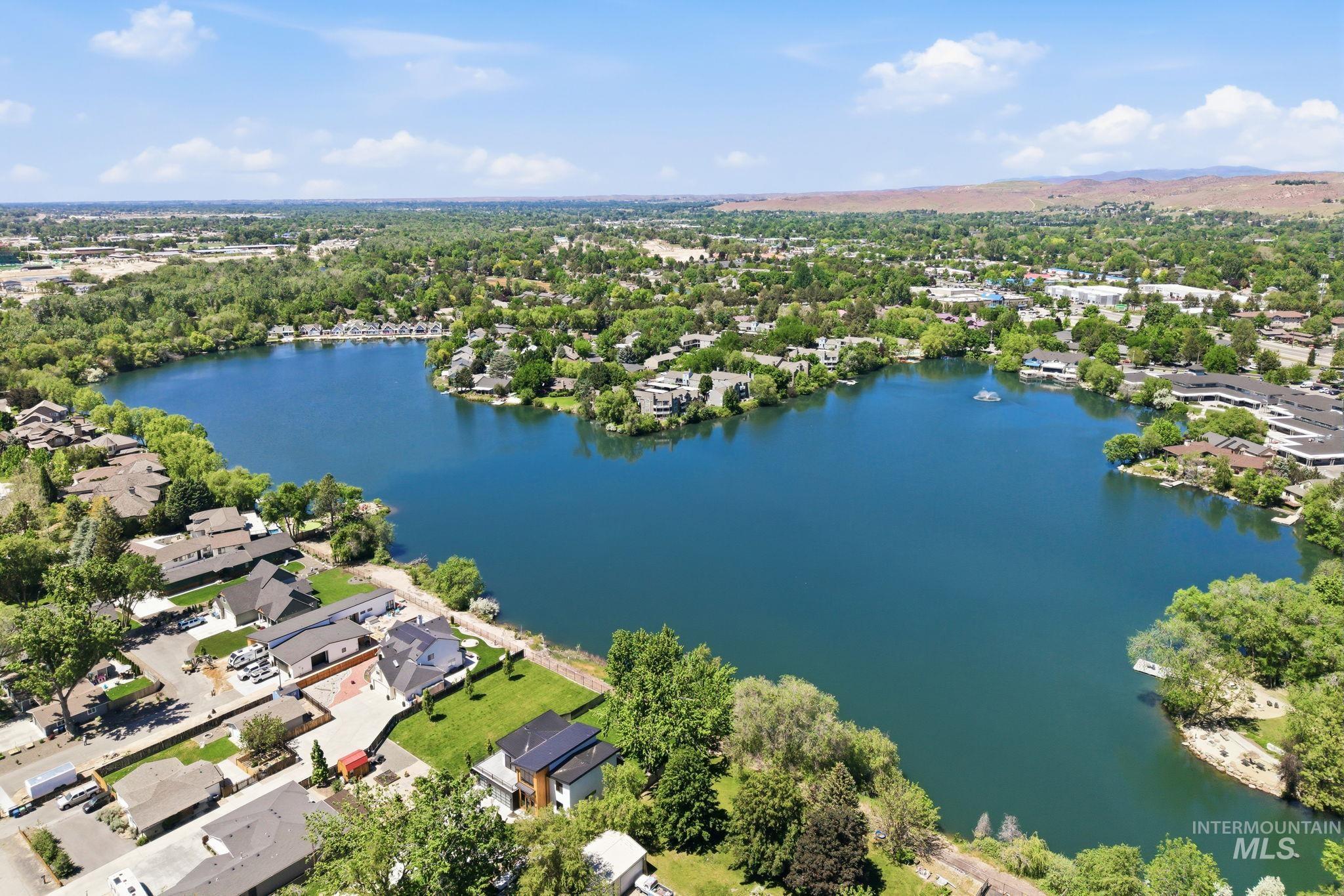5562 Beachfront Lane, Boise, Idaho 83703, 3 Bedrooms, 2 Bathrooms, Residential For Sale, Price $625,000, 98986564