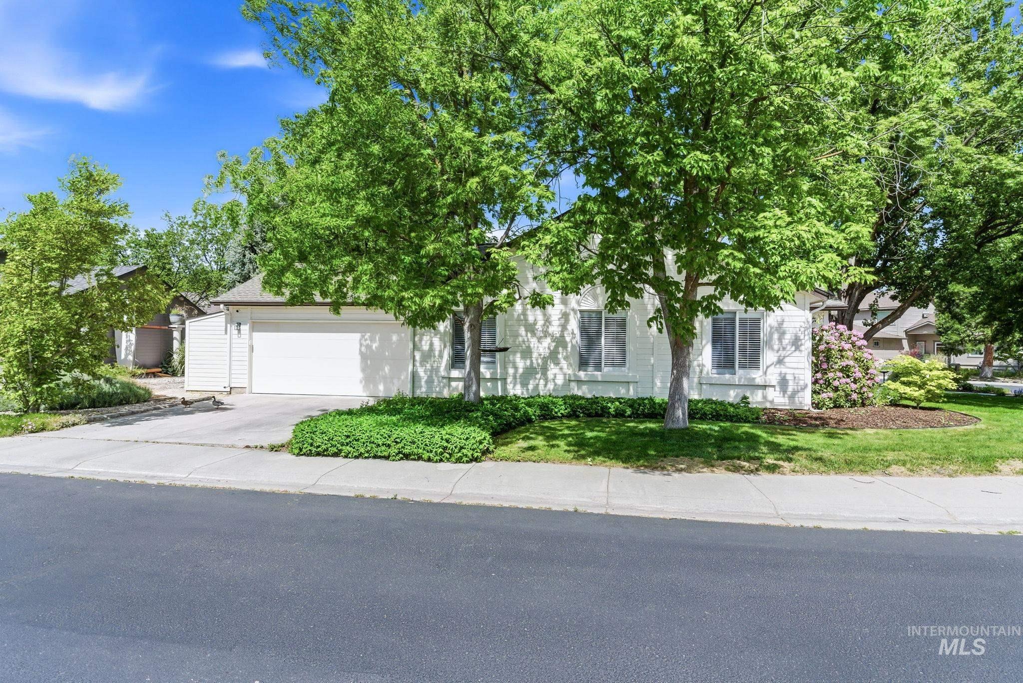 5562 Beachfront Lane, Boise, Idaho 83703, 3 Bedrooms, 2 Bathrooms, Residential For Sale, Price $625,000, 98986564