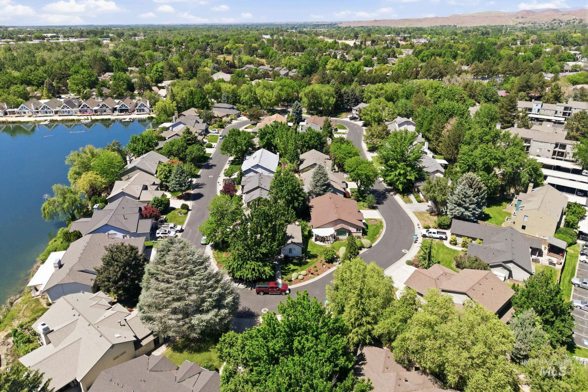 5562 Beachfront Lane, Boise, Idaho 83703, 3 Bedrooms, 2 Bathrooms, Residential For Sale, Price $625,000, 98986564