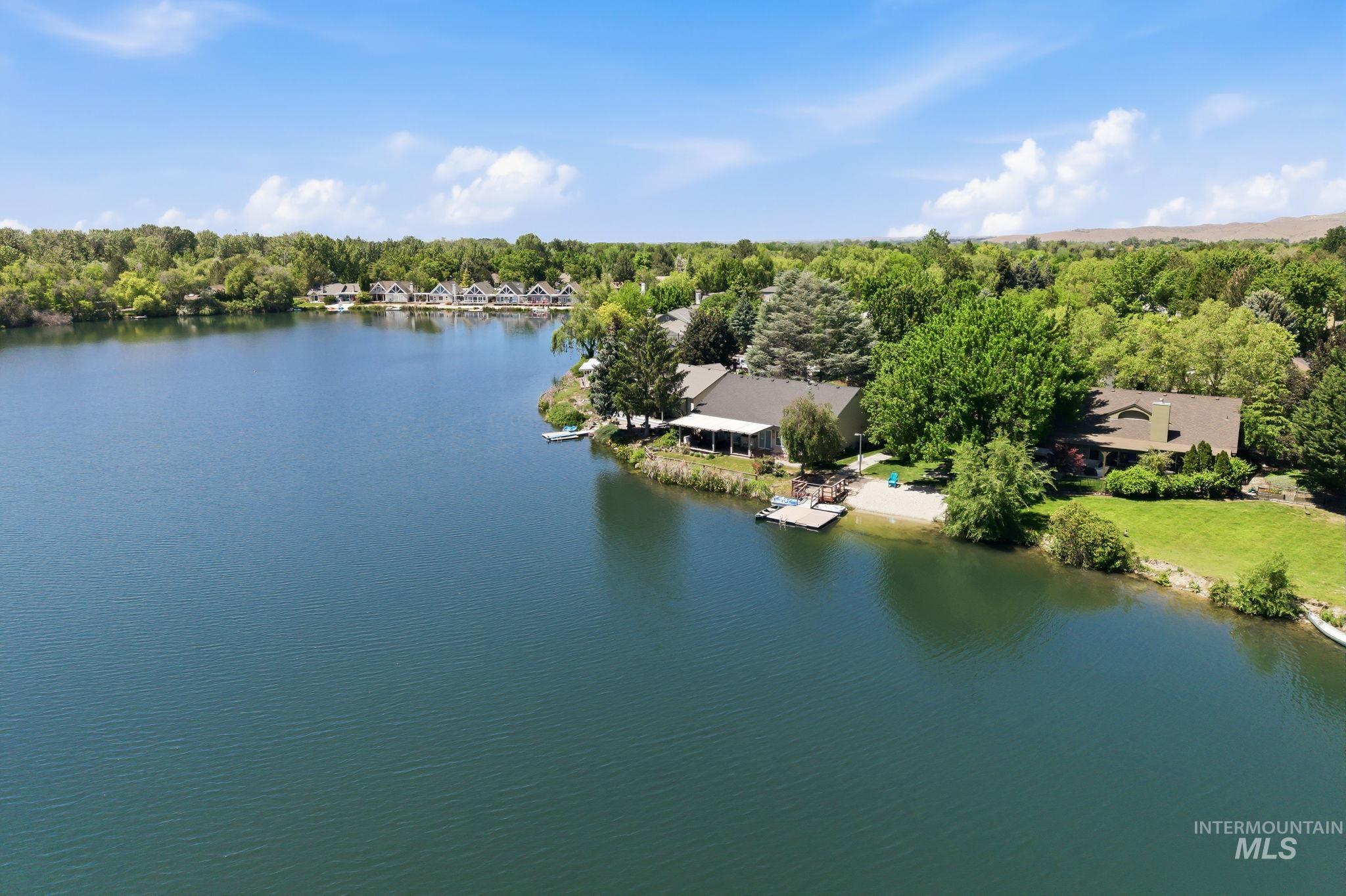 5562 Beachfront Lane, Boise, Idaho 83703, 3 Bedrooms, 2 Bathrooms, Residential For Sale, Price $625,000, 98986564