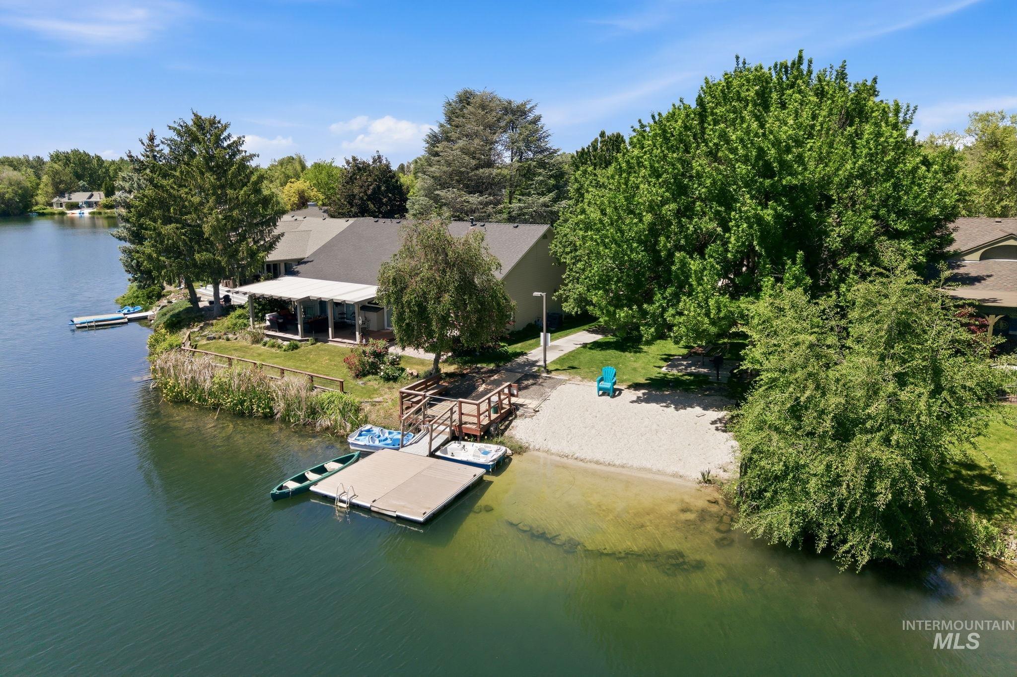 5562 Beachfront Lane, Boise, Idaho 83703, 3 Bedrooms, 2 Bathrooms, Residential For Sale, Price $625,000, 98986564