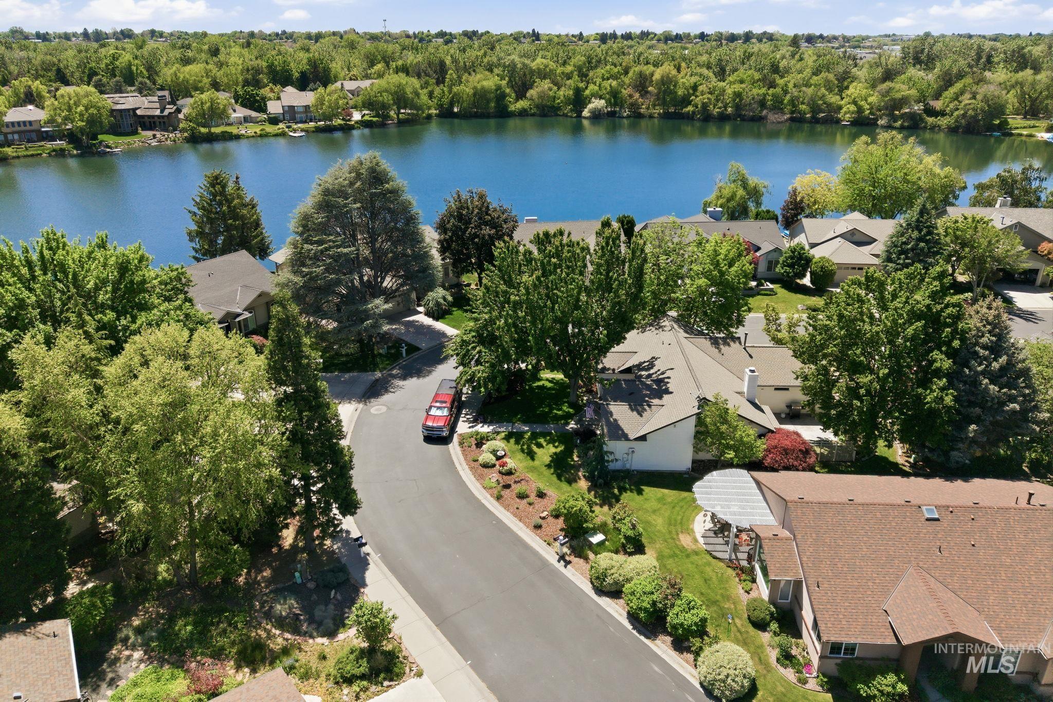 5562 Beachfront Lane, Boise, Idaho 83703, 3 Bedrooms, 2 Bathrooms, Residential For Sale, Price $625,000, 98986564