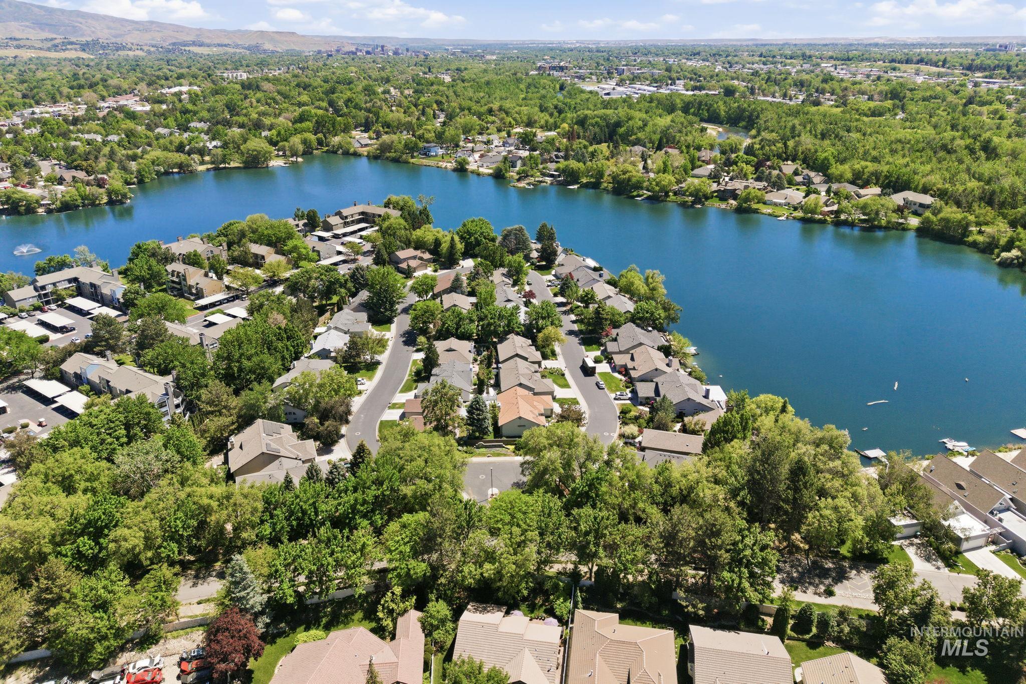 5562 Beachfront Lane, Boise, Idaho 83703, 3 Bedrooms, 2 Bathrooms, Residential For Sale, Price $625,000, 98986564