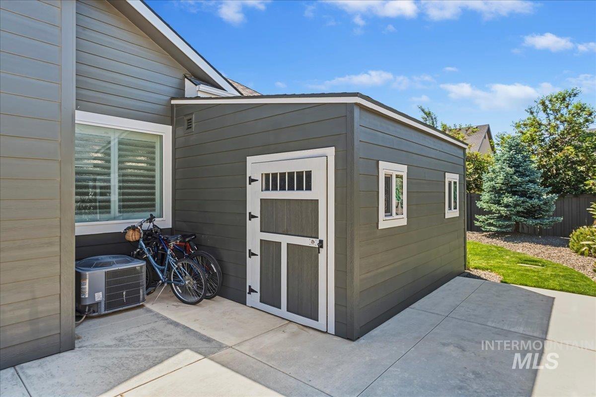 5001 W Tia Inez St., Eagle, Idaho 83616, 3 Bedrooms, 2.5 Bathrooms, Residential For Sale, Price $1,049,000, 98986569