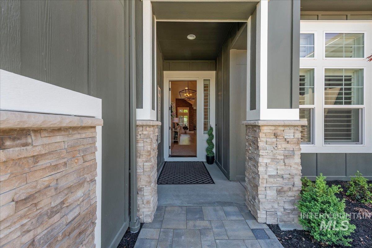 5001 W Tia Inez St., Eagle, Idaho 83616, 3 Bedrooms, 2.5 Bathrooms, Residential For Sale, Price $1,049,000, 98986569