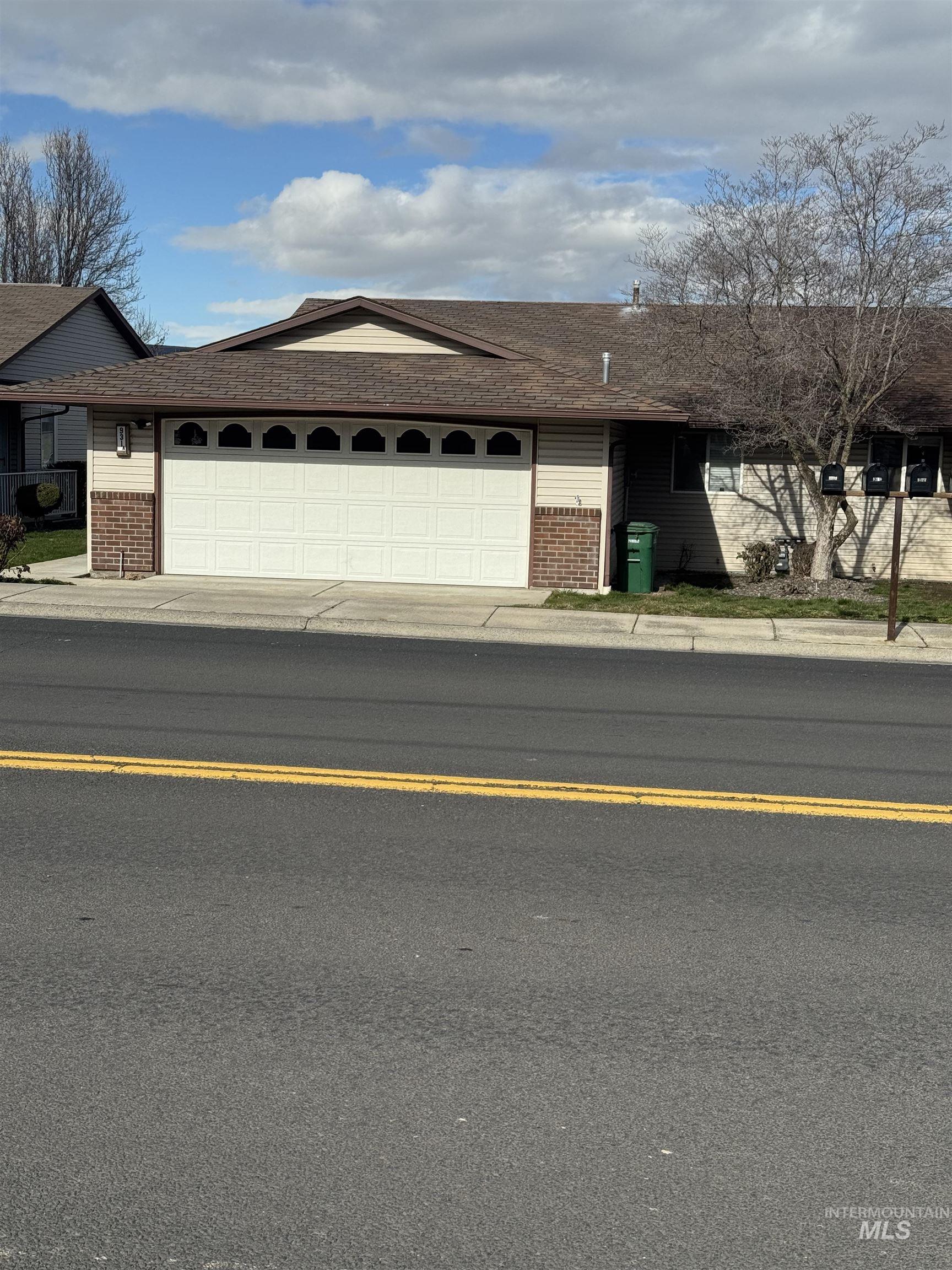 931 Stewart Avenue, Lewiston, Idaho 83501, 2 Bedrooms, 2 Bathrooms, Residential For Sale, Price $325,000, 98986575