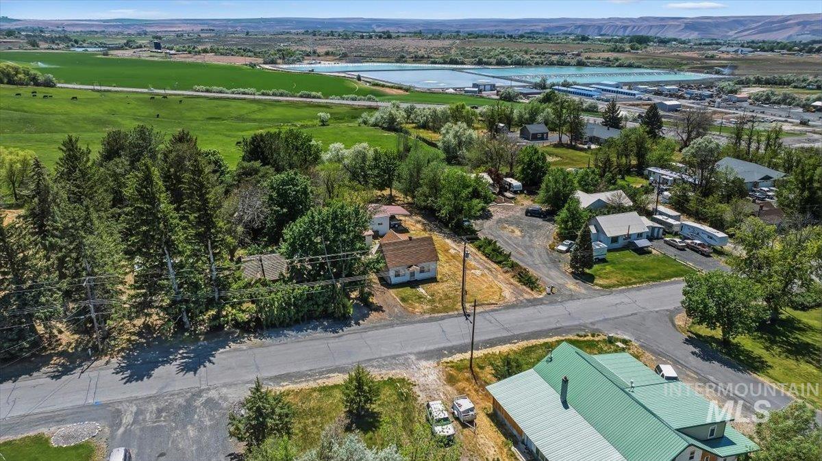 210 Hagerman Ave E, Hagerman, Idaho 83332, 2 Bedrooms, 1 Bathroom, Residential For Sale, Price $180,000, 98986578