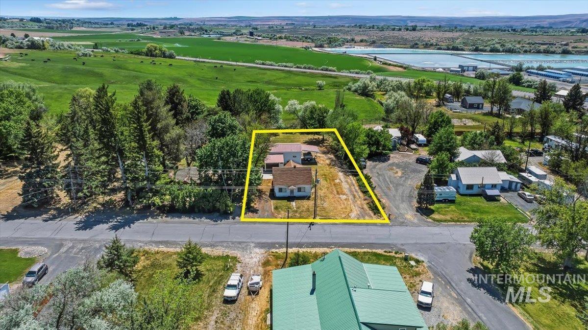 210 Hagerman Ave E, Hagerman, Idaho 83332, 2 Bedrooms, 1 Bathroom, Residential For Sale, Price $180,000, 98986578