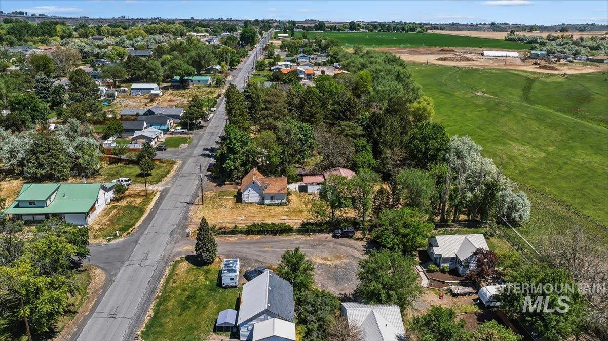 210 Hagerman Ave E, Hagerman, Idaho 83332, 2 Bedrooms, 1 Bathroom, Residential For Sale, Price $180,000, 98986578