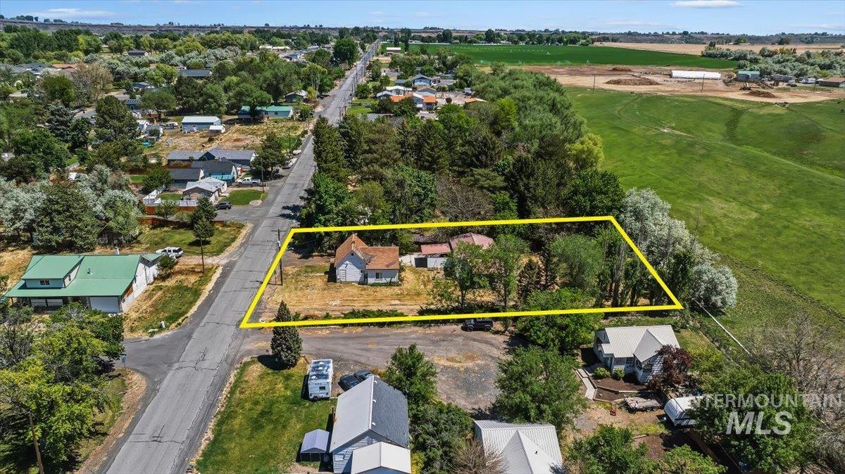 210 Hagerman Ave E, Hagerman, Idaho 83332, 2 Bedrooms, 1 Bathroom, Residential For Sale, Price $180,000, 98986578