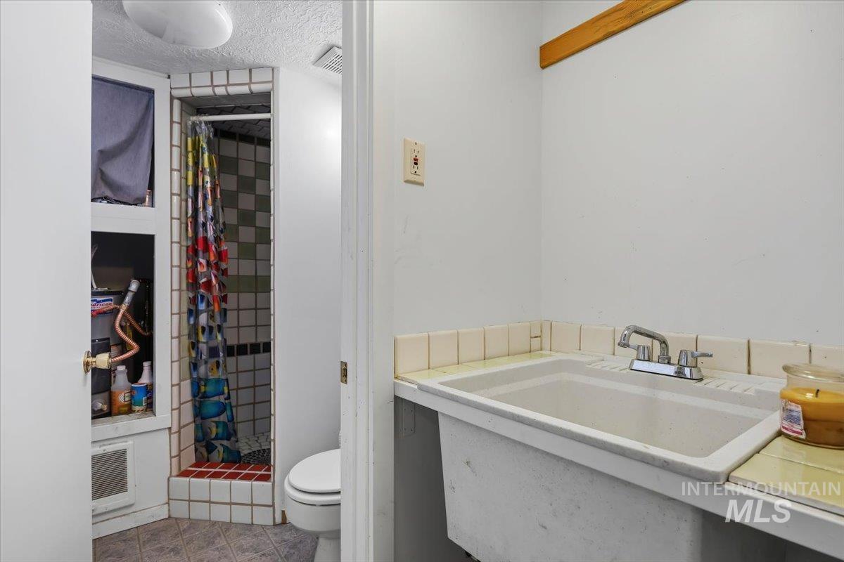 210 Hagerman Ave E, Hagerman, Idaho 83332, 2 Bedrooms, 1 Bathroom, Residential For Sale, Price $180,000, 98986578