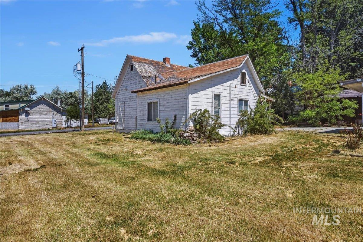 210 Hagerman Ave E, Hagerman, Idaho 83332, 2 Bedrooms, 1 Bathroom, Residential For Sale, Price $180,000, 98986578