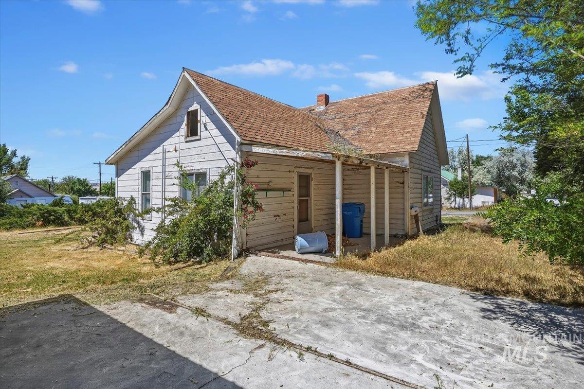 210 Hagerman Ave E, Hagerman, Idaho 83332, 2 Bedrooms, 1 Bathroom, Residential For Sale, Price $180,000, 98986578