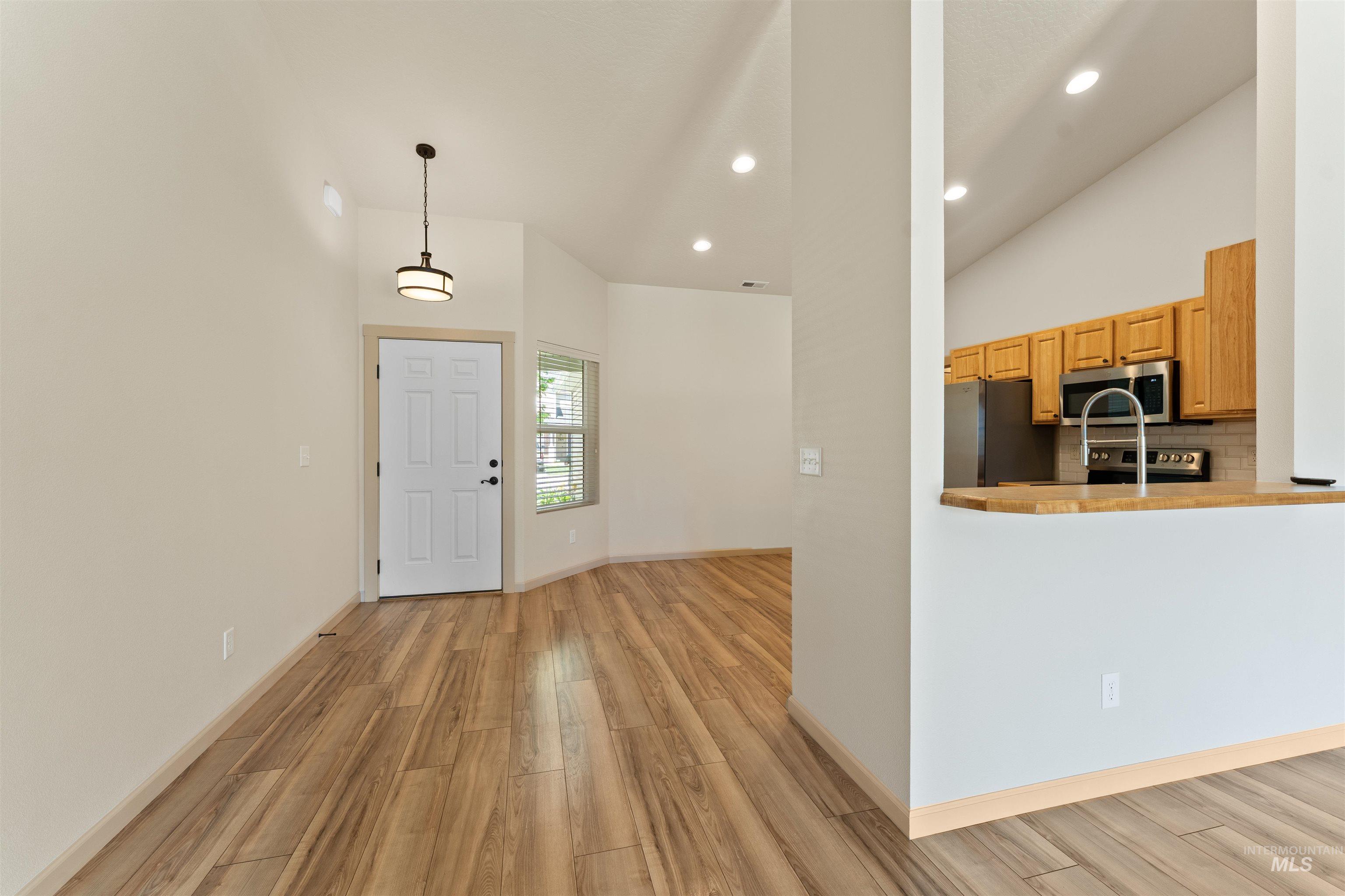 257 E Havasupai St., Meridian, Idaho 83646-6021, 3 Bedrooms, 2 Bathrooms, Residential For Sale, Price $435,000, 98986584