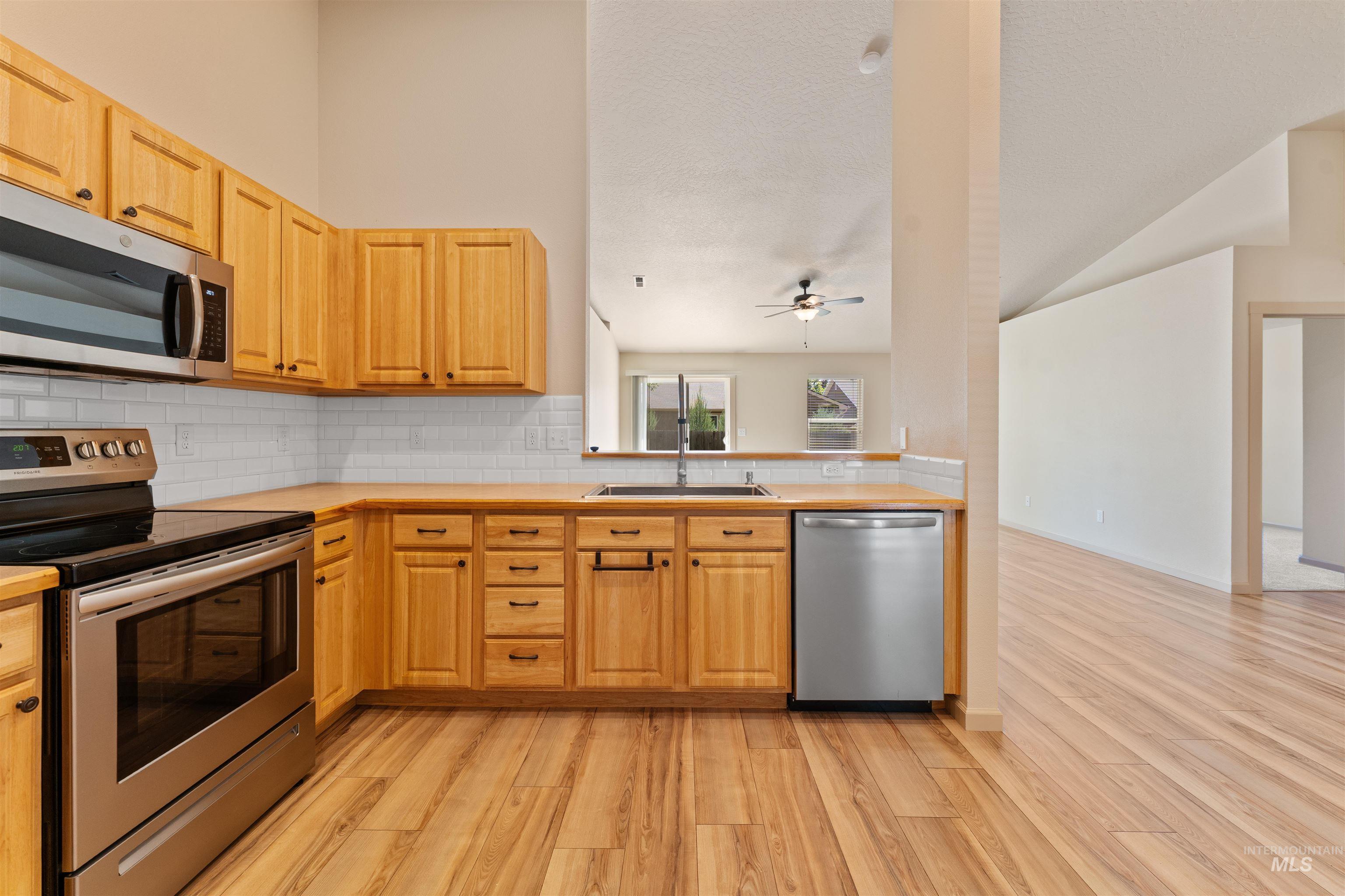 257 E Havasupai St., Meridian, Idaho 83646-6021, 3 Bedrooms, 2 Bathrooms, Residential For Sale, Price $435,000, 98986584