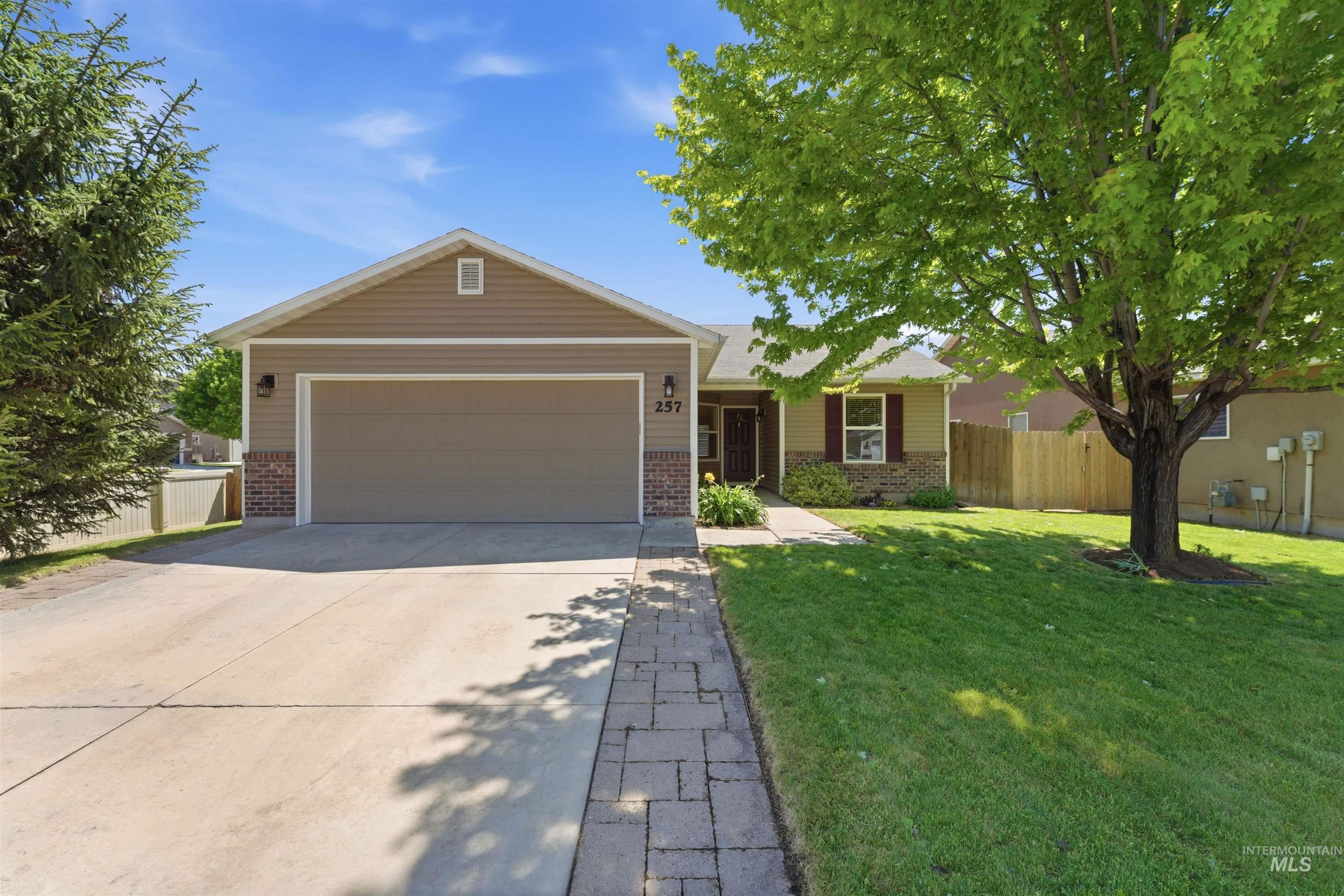 257 E Havasupai St., Meridian, Idaho 83646-6021, 3 Bedrooms, 2 Bathrooms, Residential For Sale, Price $435,000, 98986584