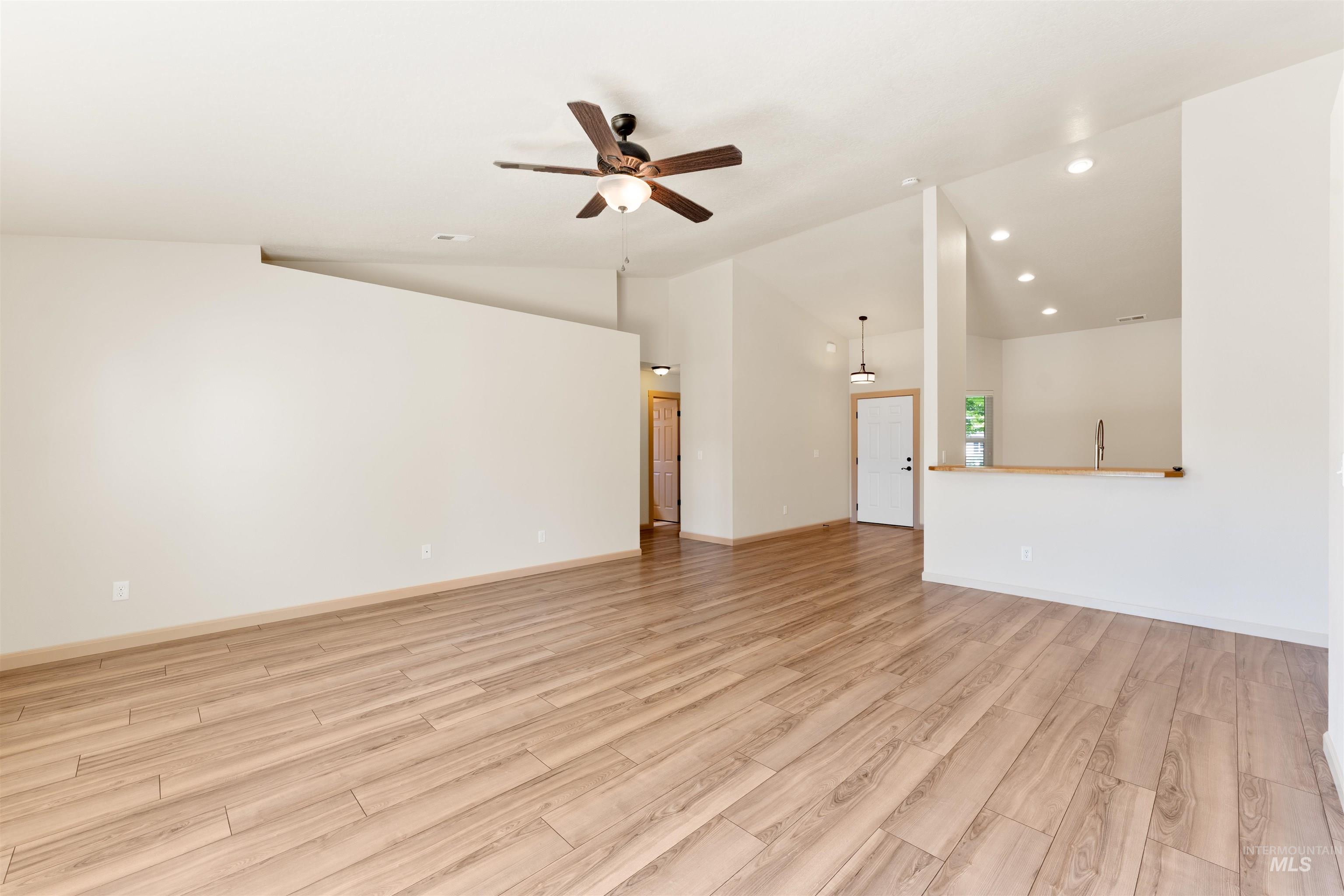 257 E Havasupai St., Meridian, Idaho 83646-6021, 3 Bedrooms, 2 Bathrooms, Residential For Sale, Price $435,000, 98986584