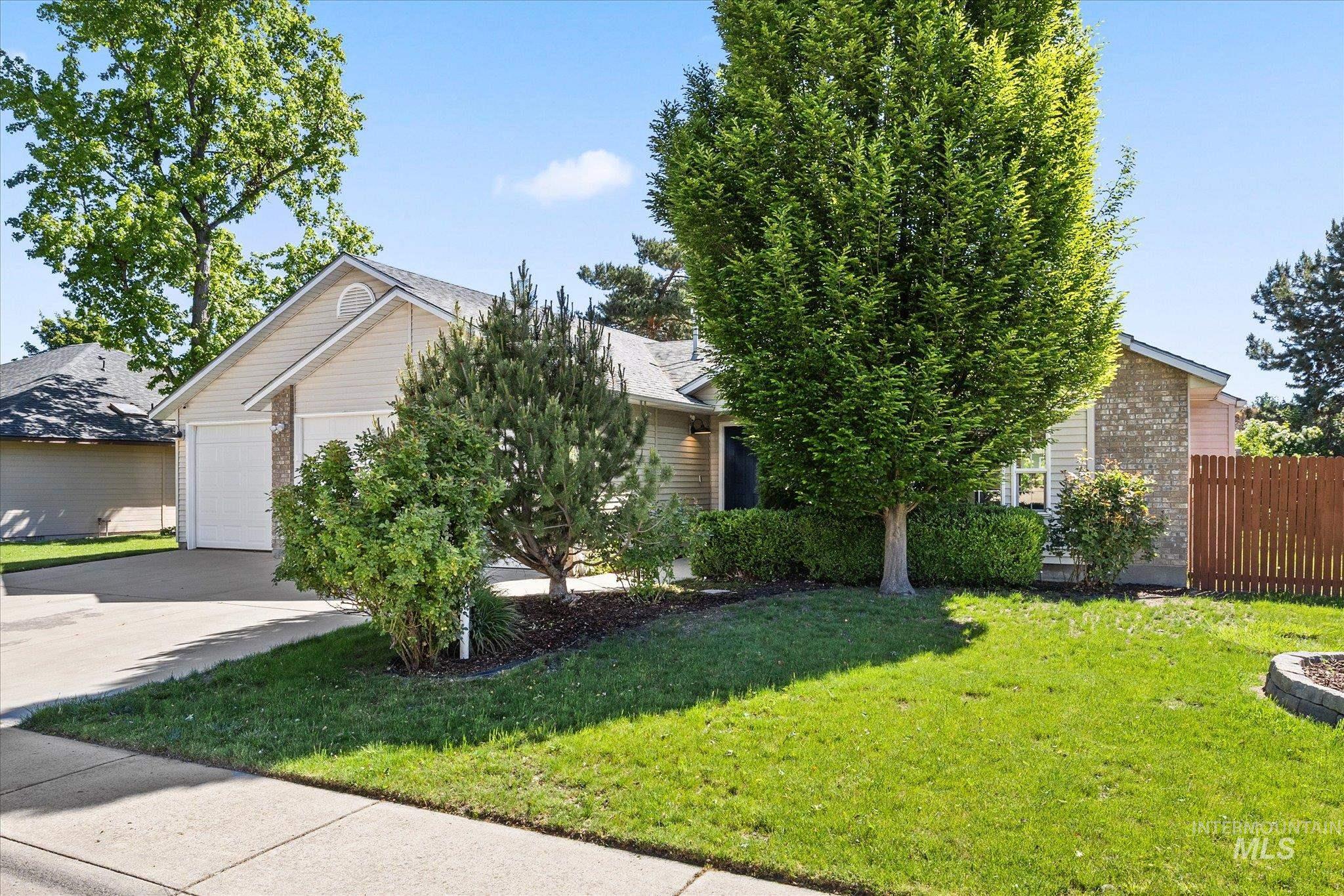 5246 N Hertford Way, Boise, Idaho 83714, 3 Bedrooms, 2 Bathrooms, Residential For Sale, Price $569,900, 98986586