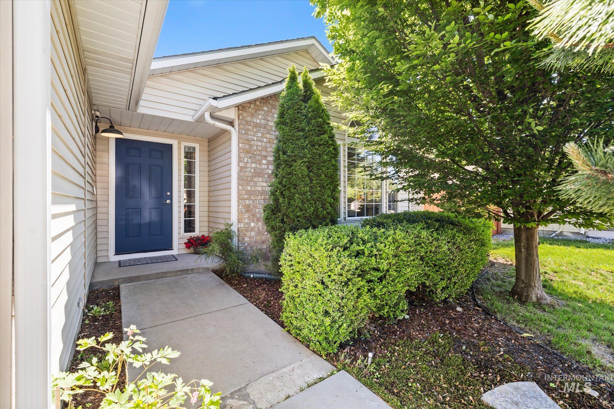 5246 N Hertford Way, Boise, Idaho 83714, 3 Bedrooms, 2 Bathrooms, Residential For Sale, Price $569,900, 98986586