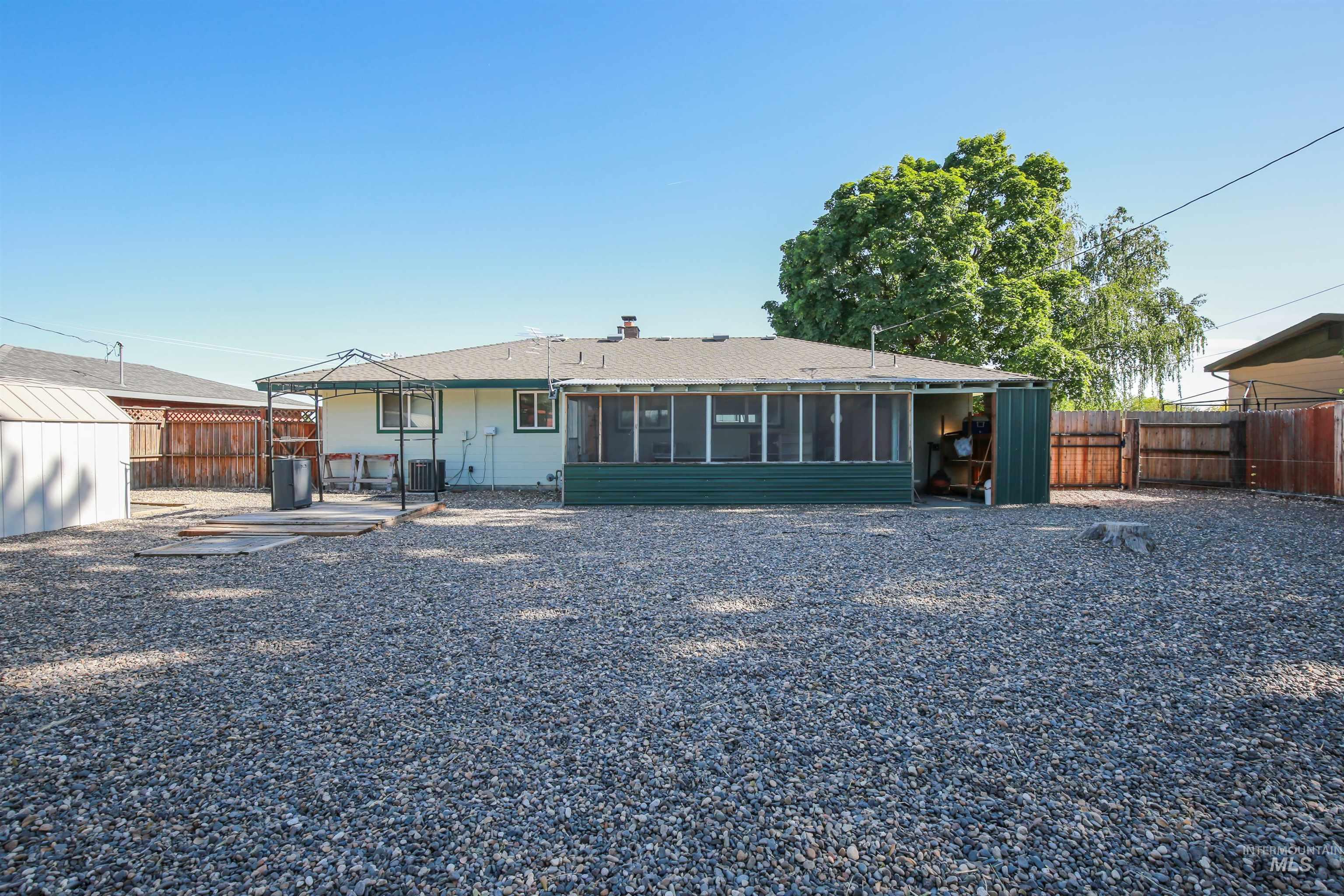 240 Park Drive, Weiser, Idaho 83672, 3 Bedrooms, 1 Bathroom, Residential For Sale, Price $325,000, 98986588