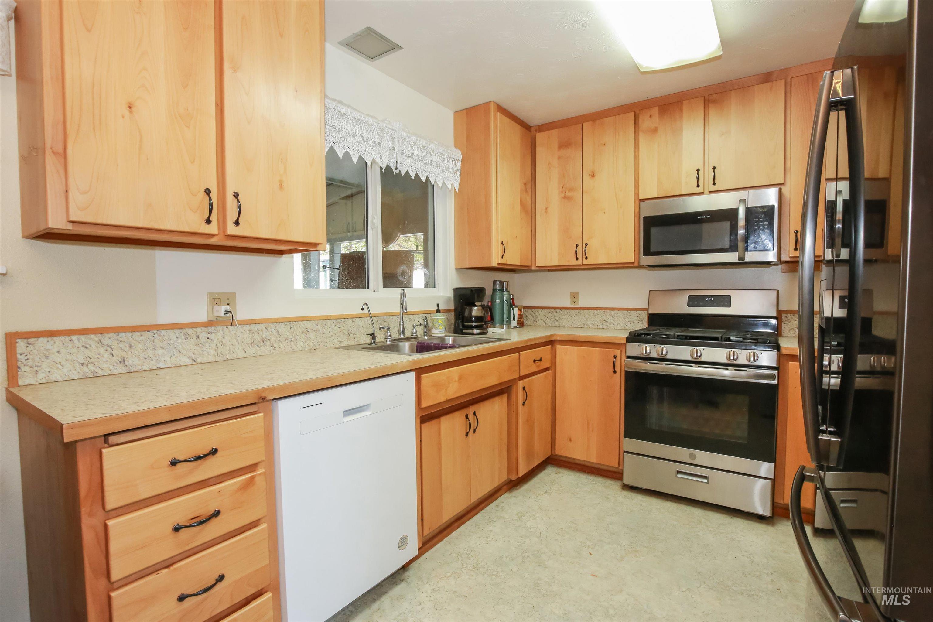 240 Park Drive, Weiser, Idaho 83672, 3 Bedrooms, 1 Bathroom, Residential For Sale, Price $325,000, 98986588