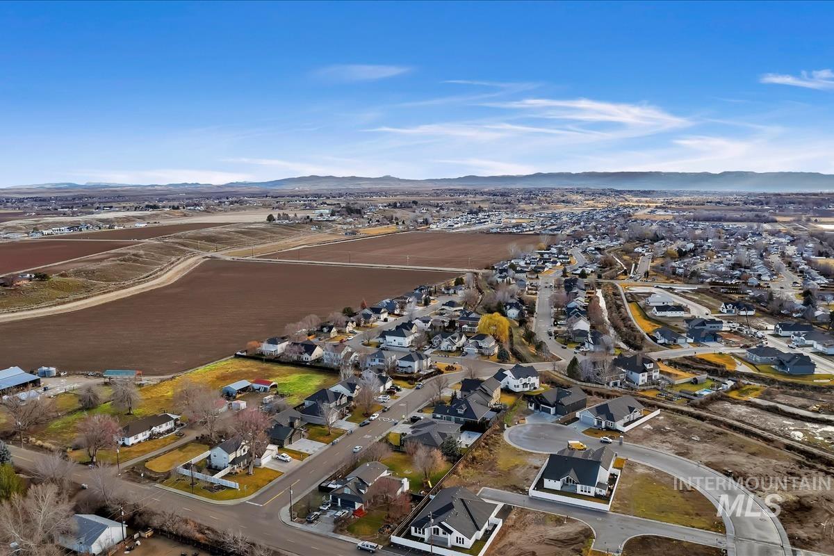 357 W. Flour Mill Ct., Middleton, Idaho 83644, 3 Bedrooms, 2.5 Bathrooms, Residential For Sale, Price $709,999, 98986589