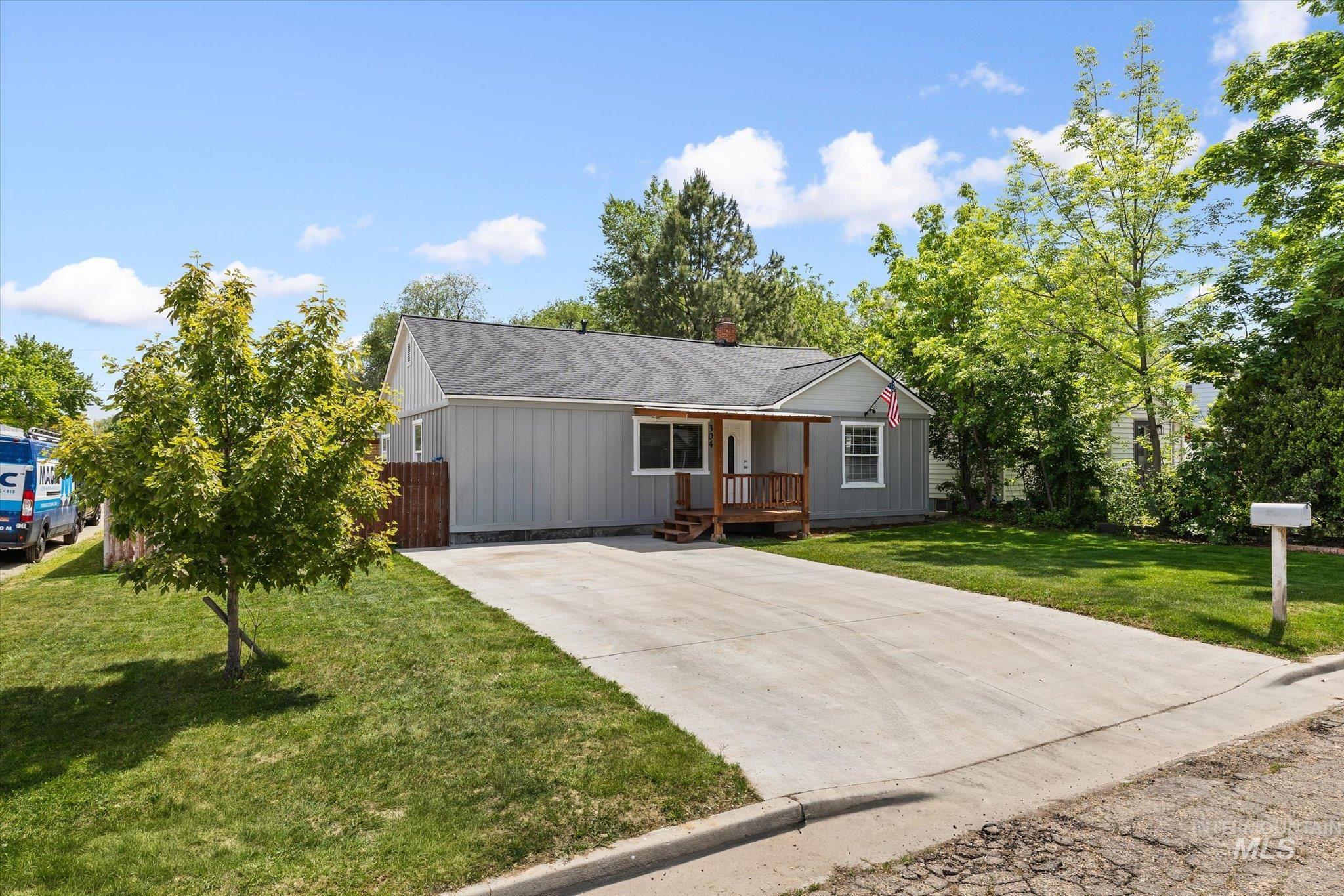304 Maple St, Nampa, Idaho 83686, 3 Bedrooms, 2 Bathrooms, Residential For Sale, Price $334,900, 98986590