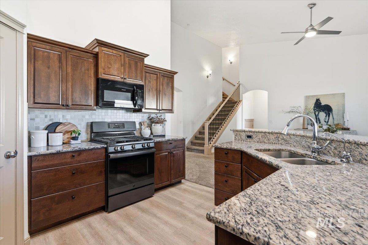 1183 N Buffalo Way, Middleton, Idaho 83644, 5 Bedrooms, 3 Bathrooms, Residential For Sale, Price $625,000, 98986592