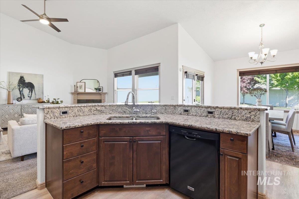 1183 N Buffalo Way, Middleton, Idaho 83644, 5 Bedrooms, 3 Bathrooms, Residential For Sale, Price $625,000, 98986592