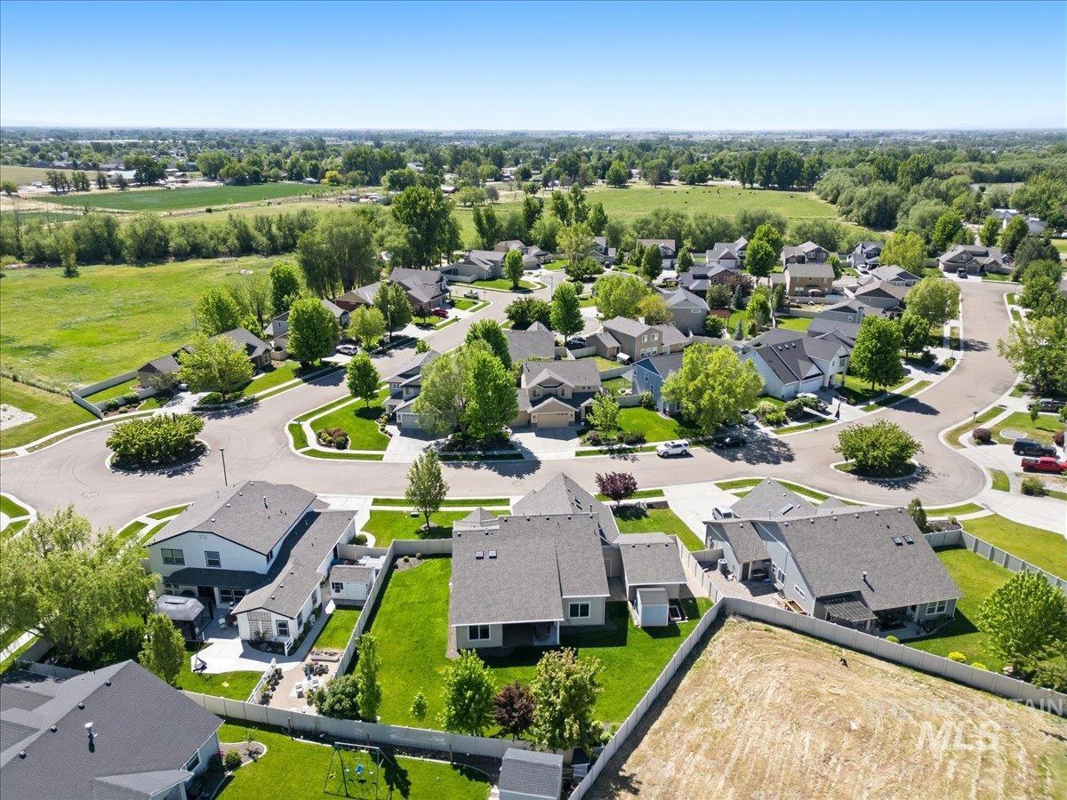1183 N Buffalo Way, Middleton, Idaho 83644, 5 Bedrooms, 3 Bathrooms, Residential For Sale, Price $625,000, 98986592
