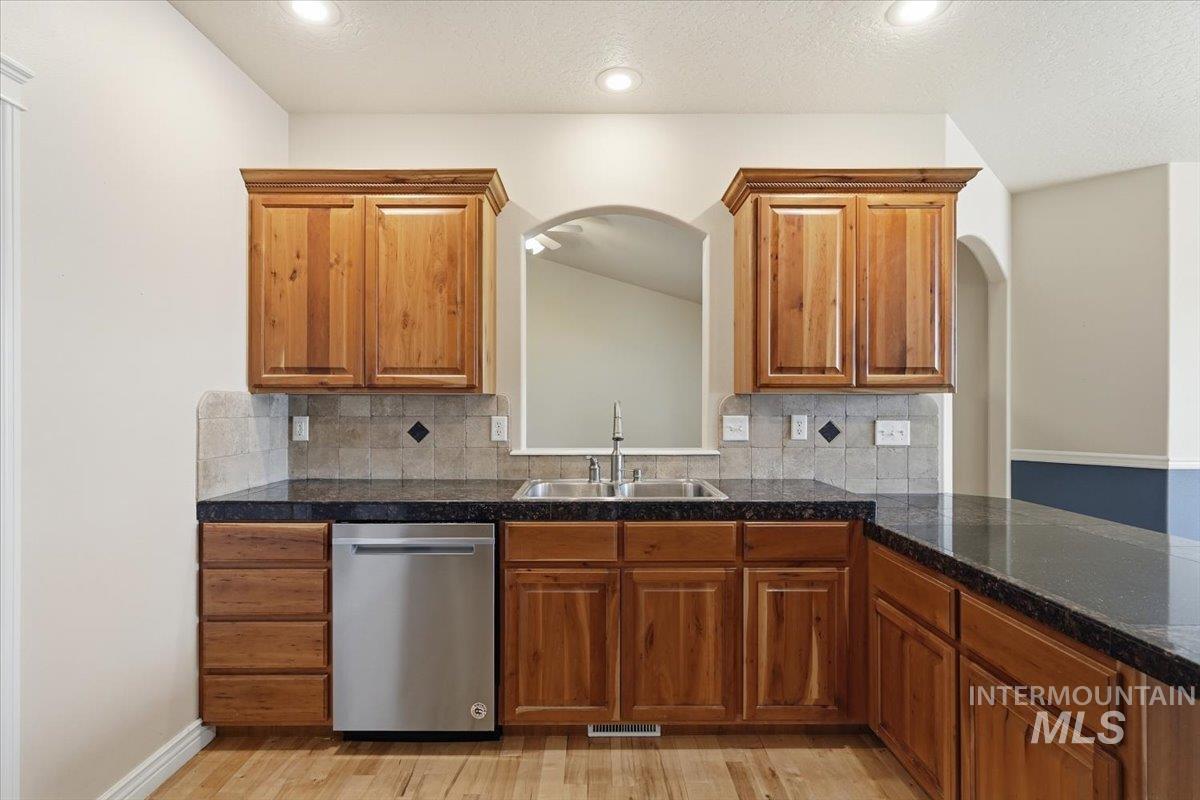 9701 W Penhurst Drive, Star, Idaho 83669, 4 Bedrooms, 3 Bathrooms, Residential For Sale, Price $599,900, 98986598